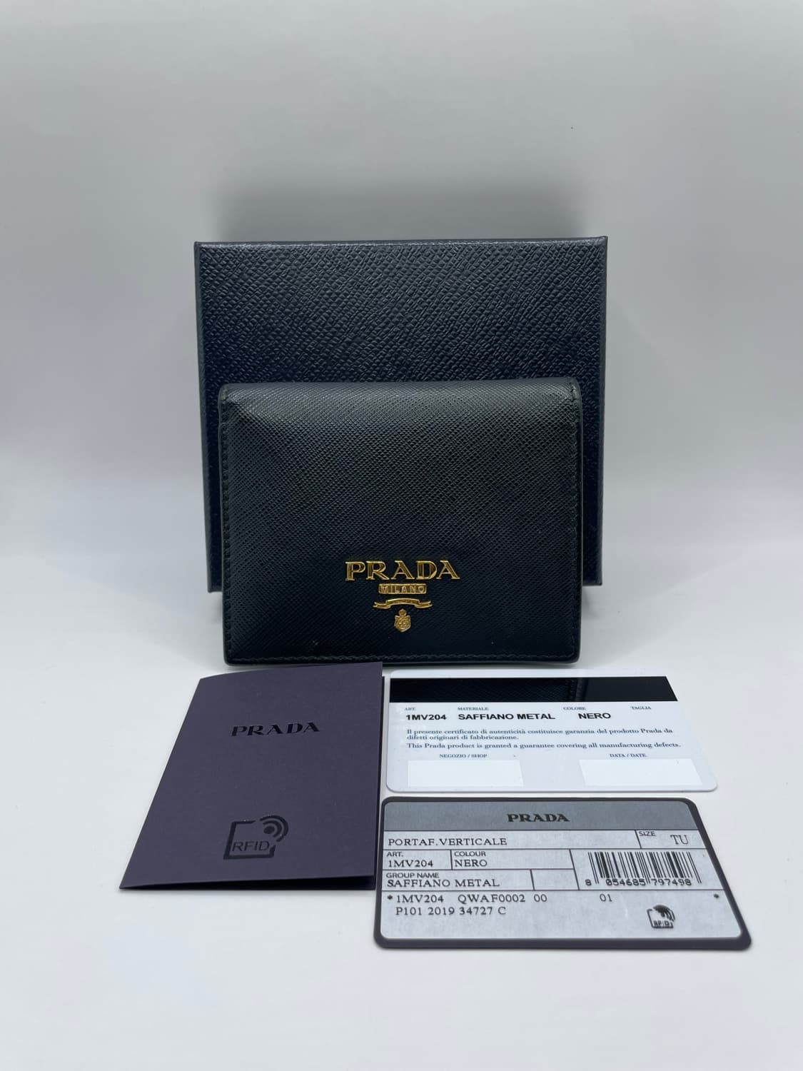 프라다 사피아노 메탈로고 카프스킨 반지갑 상품이미지1