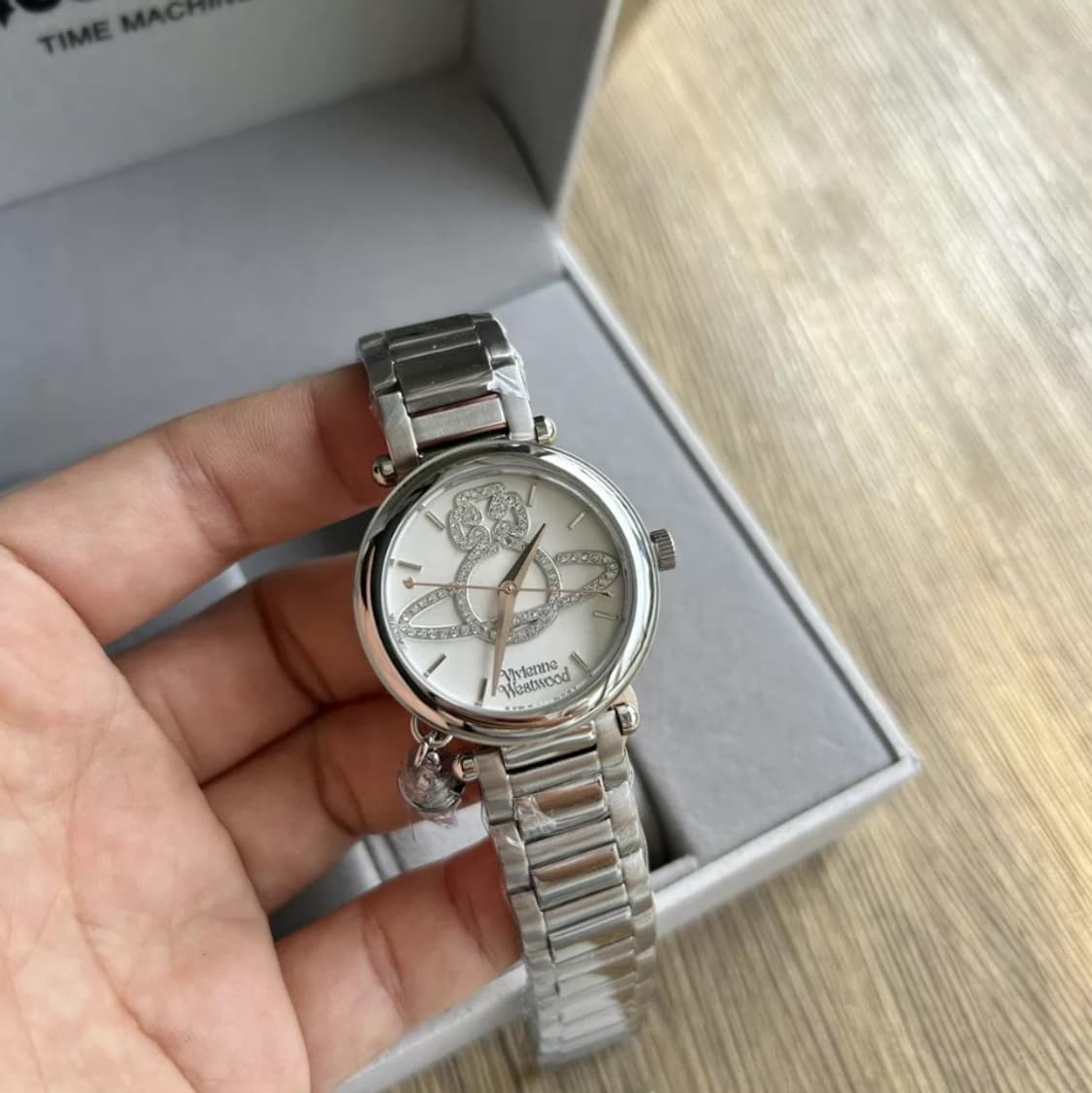 비비안 웨스트우드 스톤 오브 시계입니다 상품이미지2