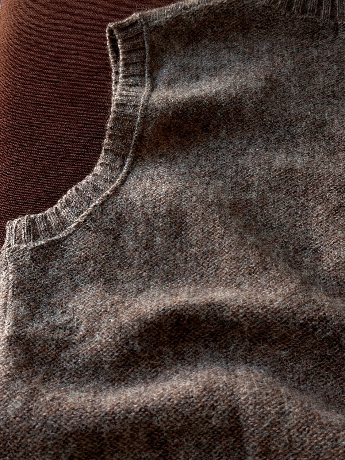 Wool v-neck design knit vest 상품이미지4