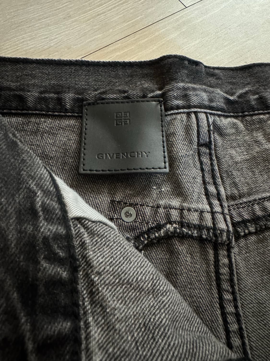 지방시 Givenchy 블랙 워싱 데님 팬츠  상품이미지6