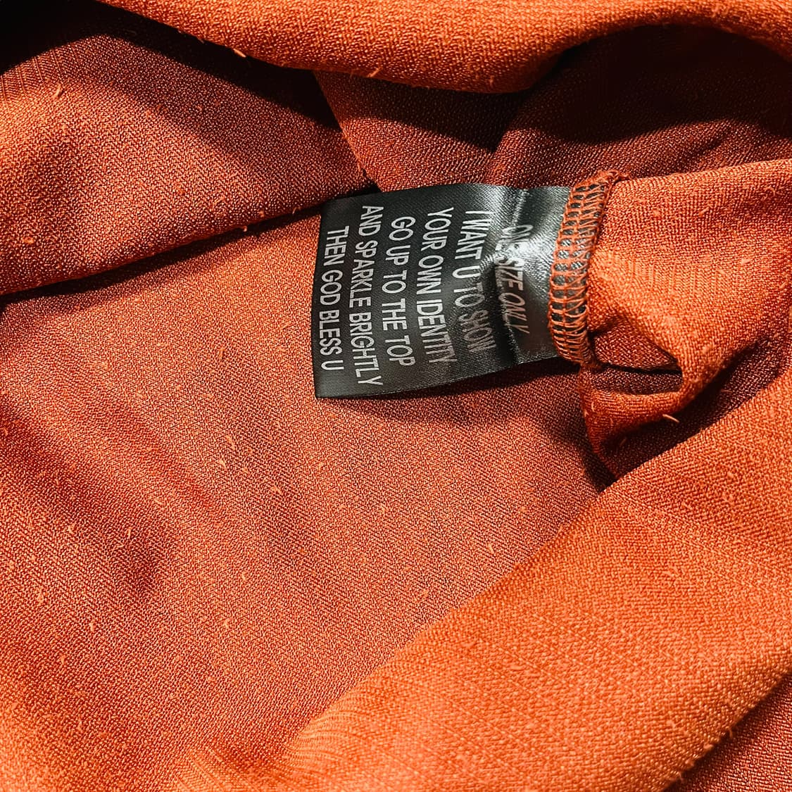 우빙 BUCKLE ON STRAP SLEEVE 상품이미지8