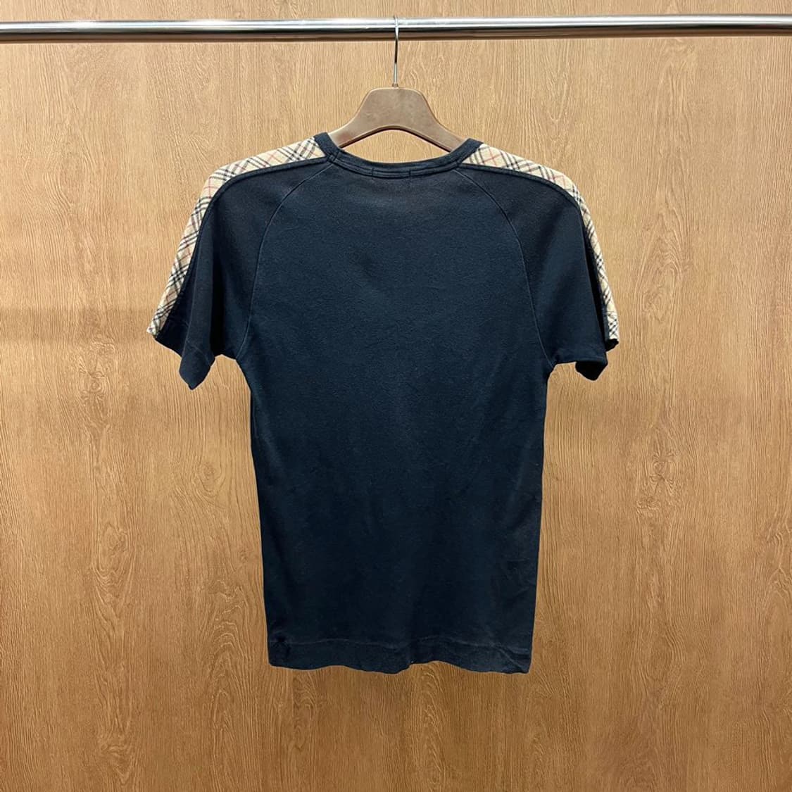 버버리 런던 코튼 반팔 티셔츠 숄더 배색 라인 로고 자수 디테일 네이비 상품이미지3