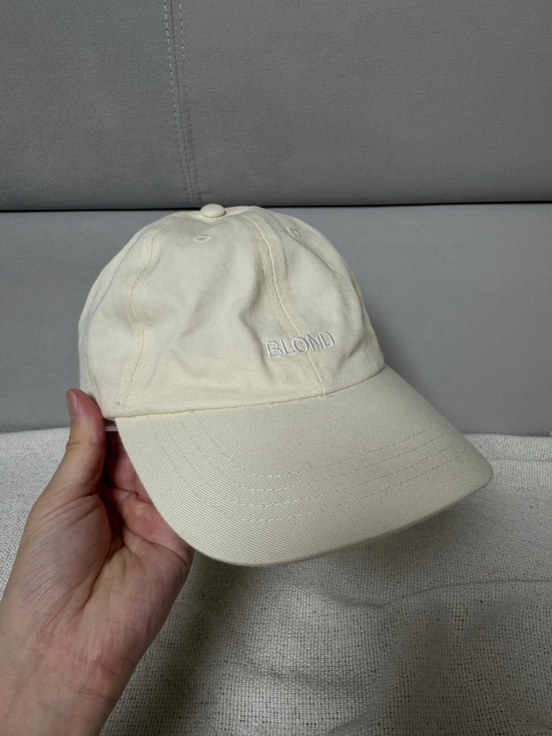 Blond creative 심플 화이트 볼캡 상품이미지1