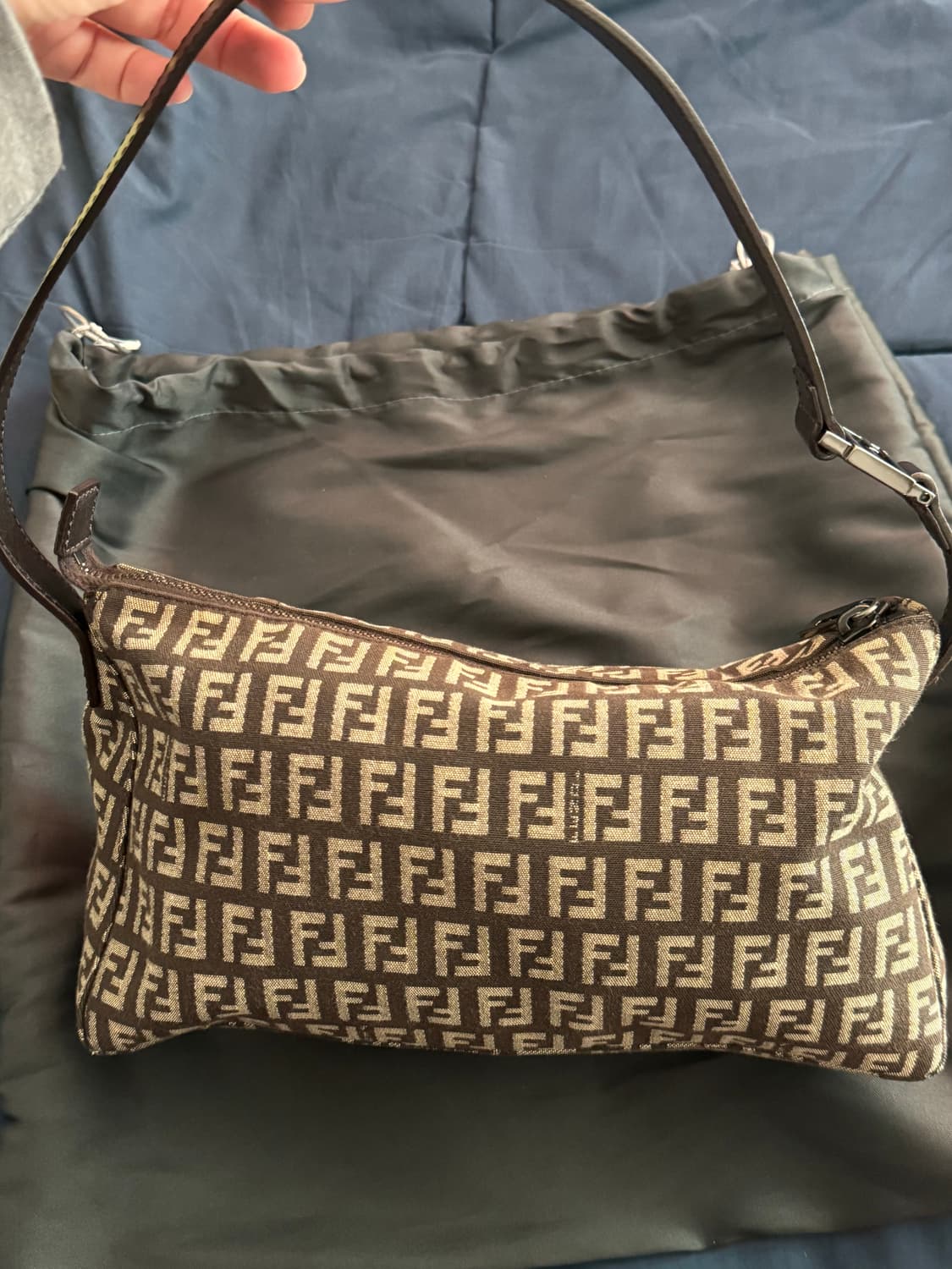 펜디 주카 빈티지 숄더백 상품이미지3