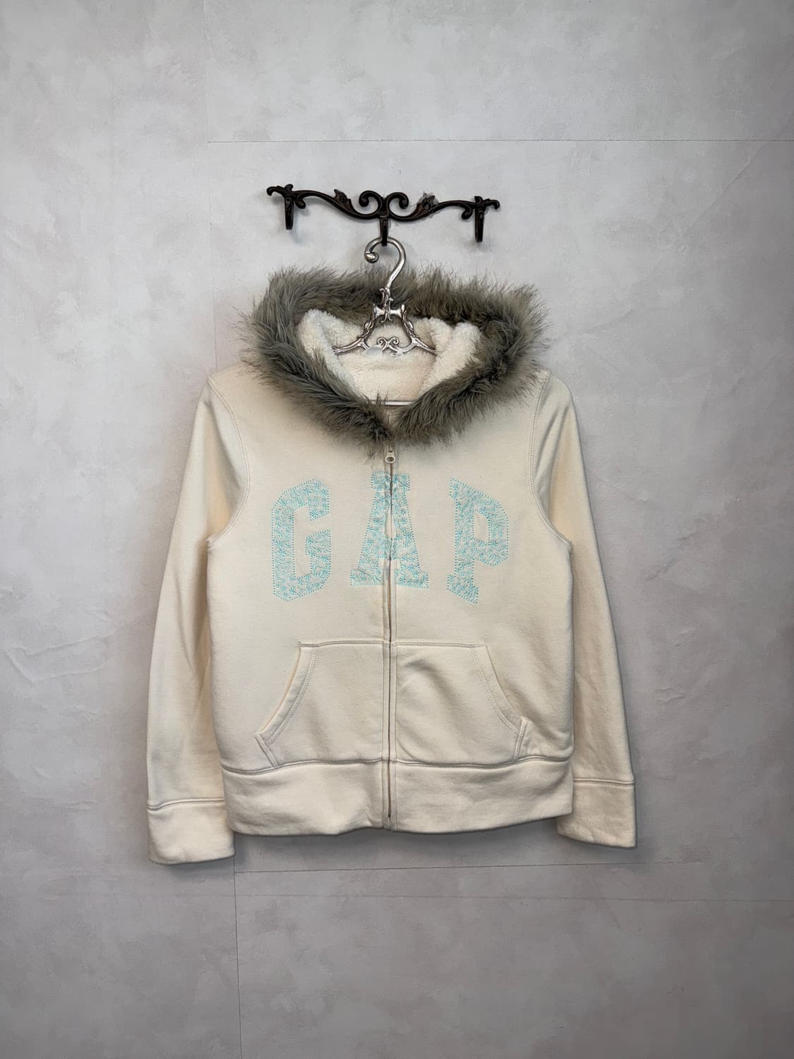 GAP white fur trimmed hood zipup  상품이미지1