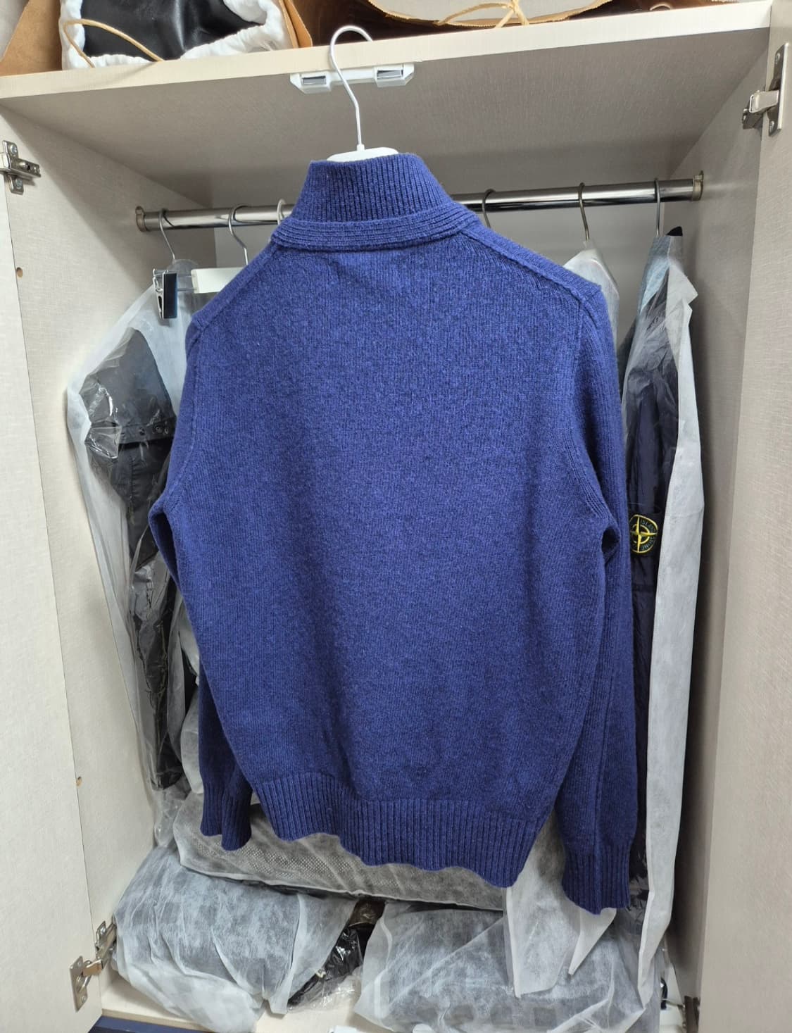 정품 스톤아일랜드 반집업니트 100-L 네이비 상품이미지2