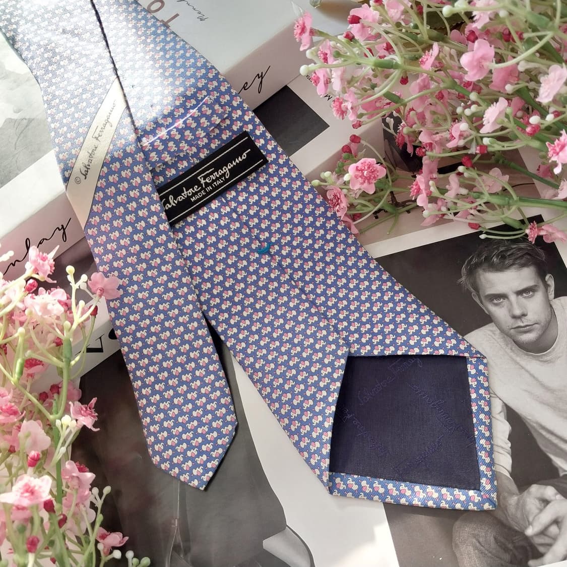 페라가모 실크 블루 코끼리 패턴 넥타이 9cm A+등급 K1405
 상품이미지5