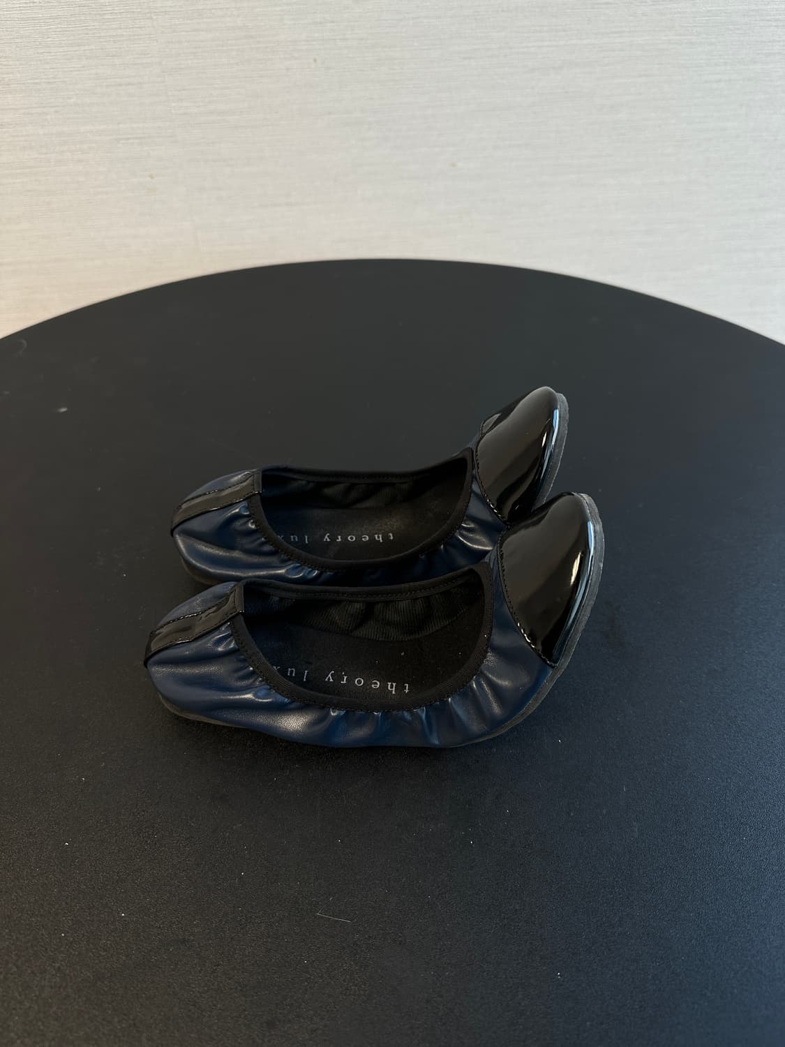 theory 에나멜 플랫슈즈 상품이미지2