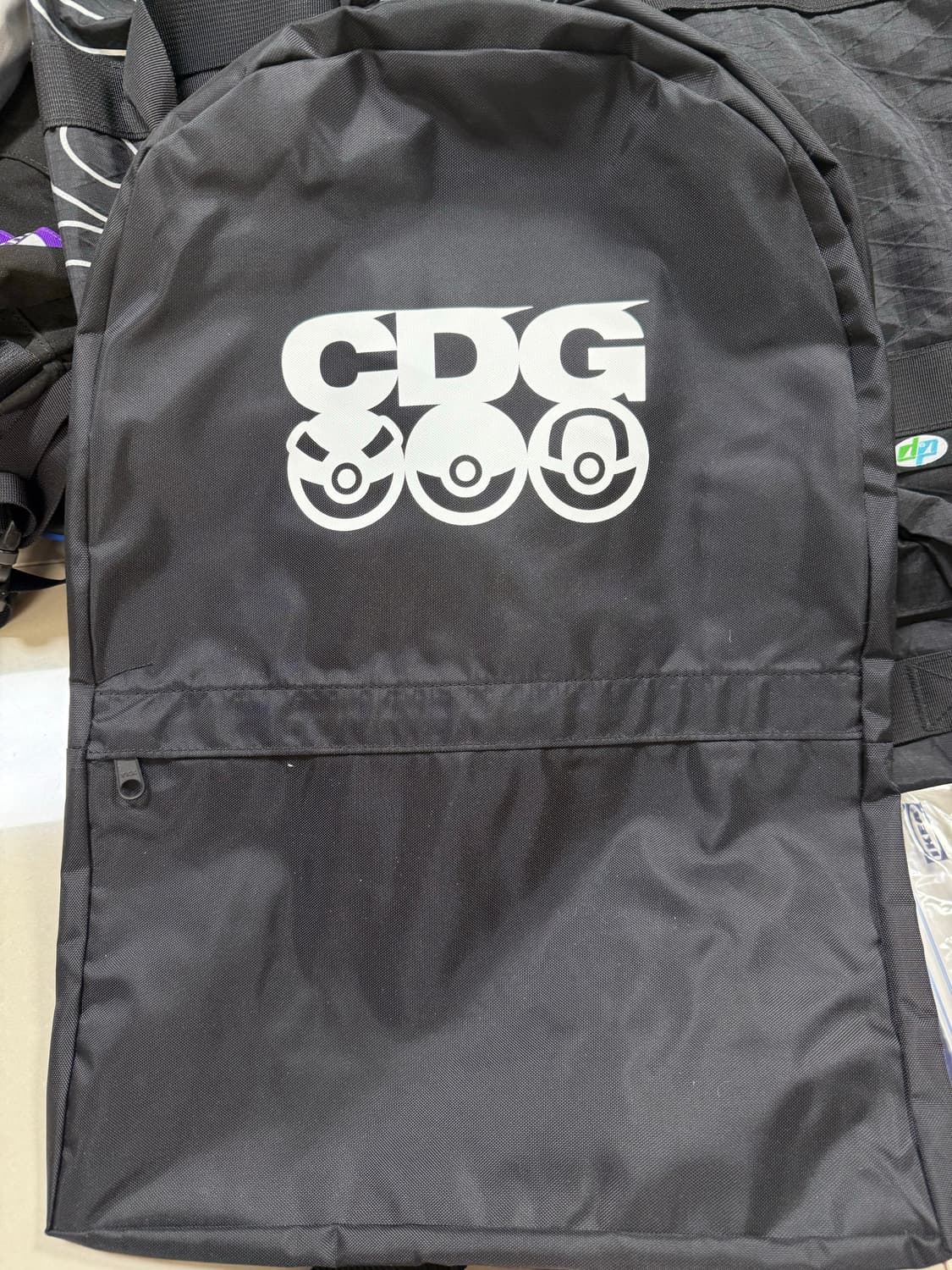 CDG x 포켓몬 백팩 블랙 상품이미지1