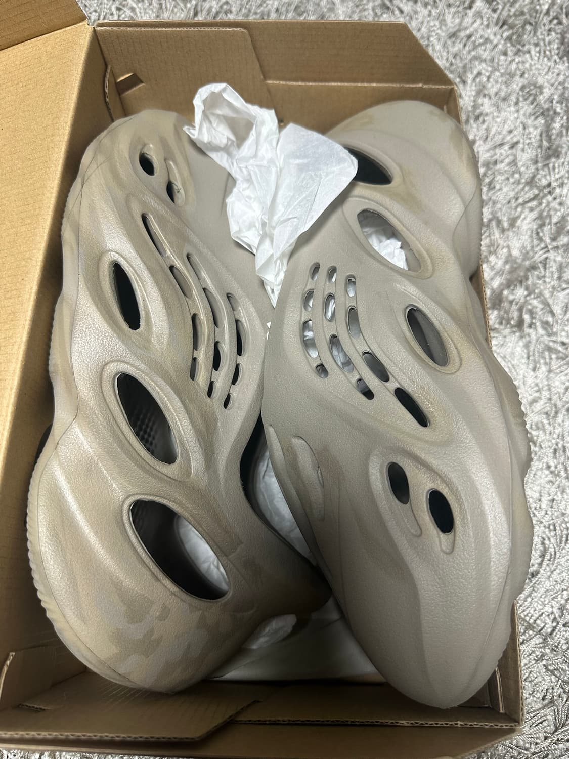 [275] 아디다스 이지 폼러너 스톤세이지 상품이미지3