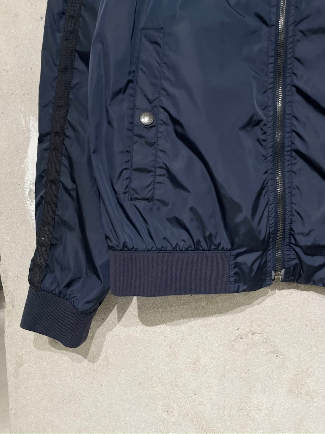 프라다 다크 네이비 슬리브 패널 나일론 자켓 상품이미지4