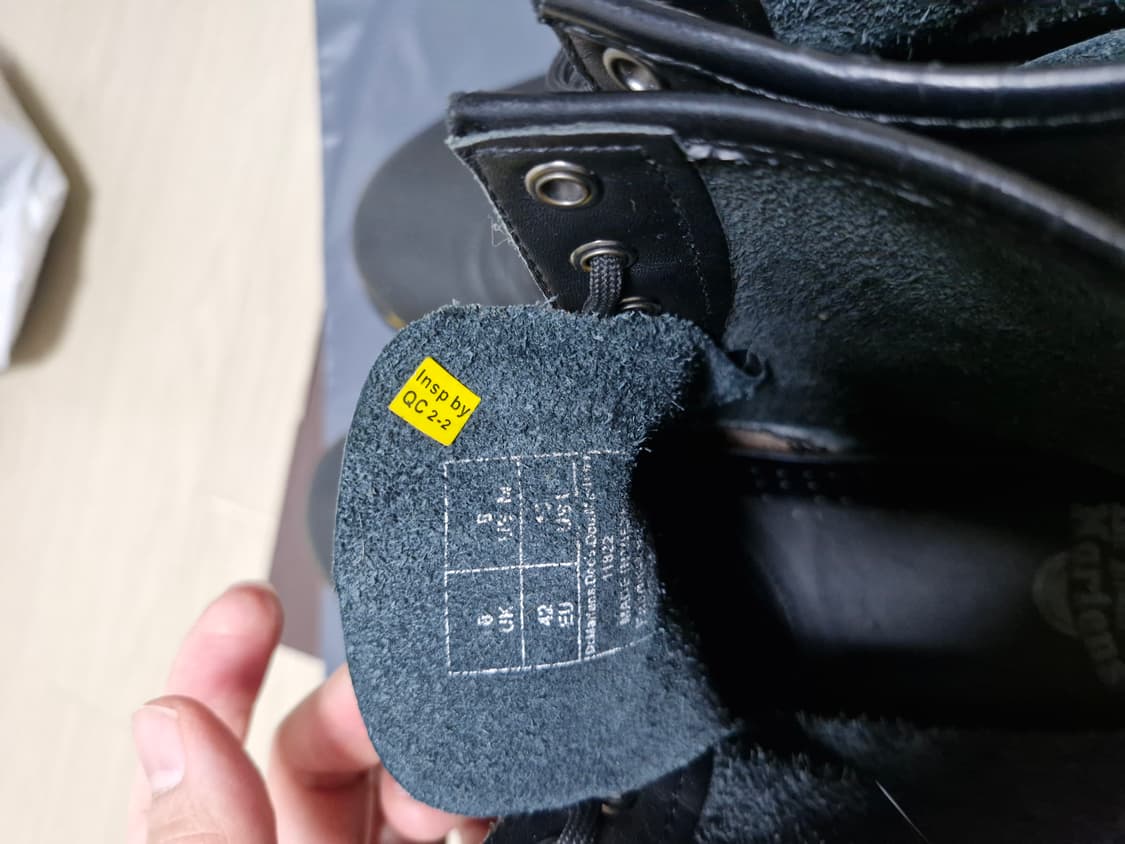 (270) 닥터마틴 1460 블랙 스무스 8홀 부츠 상품이미지5