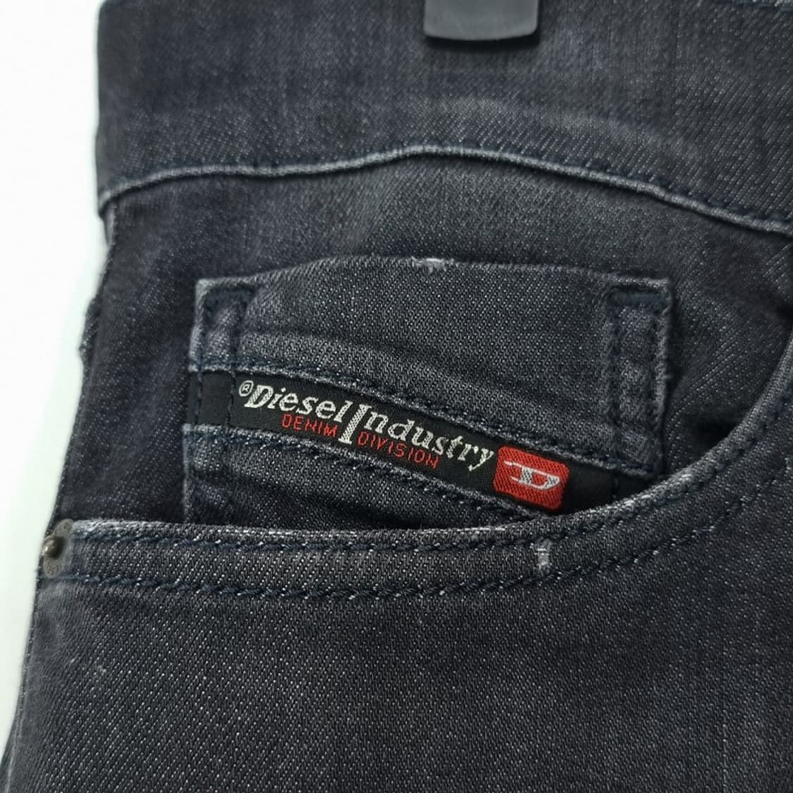 [DIESEL] 디젤 슬림핏 흑청 데님 팬츠 청바지 P01140 상품이미지5