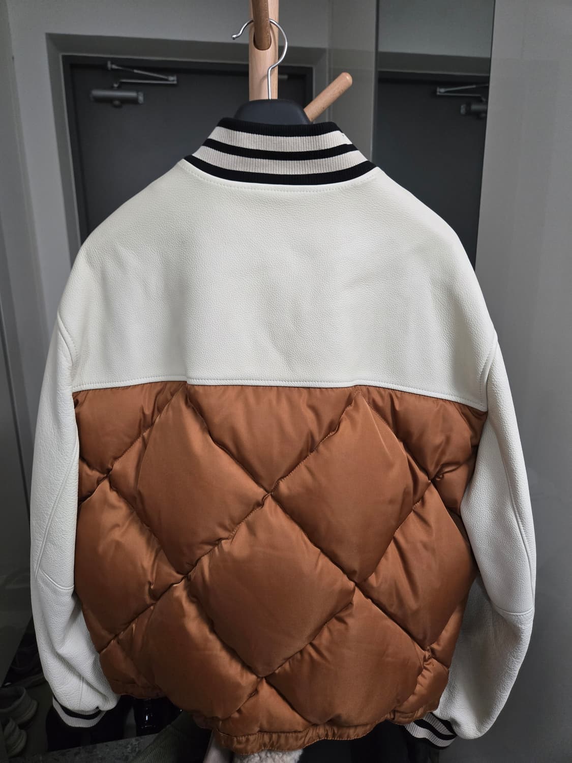 베르사체 23FW 울가죽 바시티 패디드 자켓 52사이즈 상품이미지2