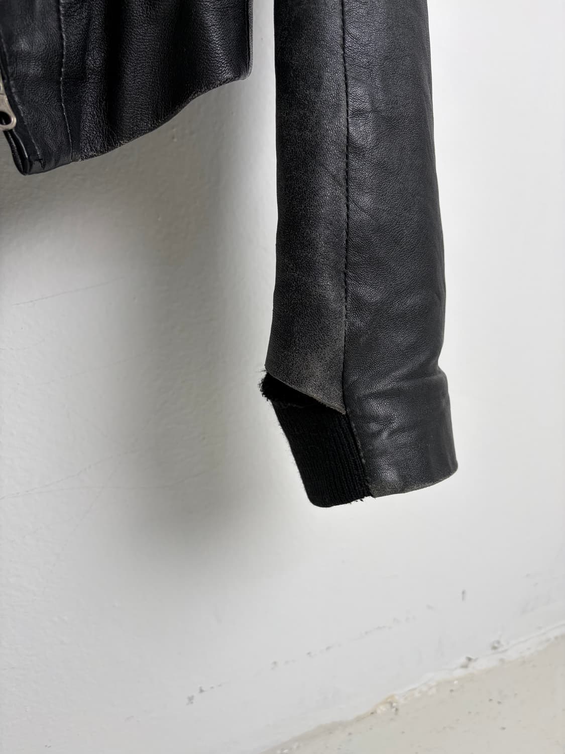 에캄 하이넥 사선 레더 자켓 상품이미지4