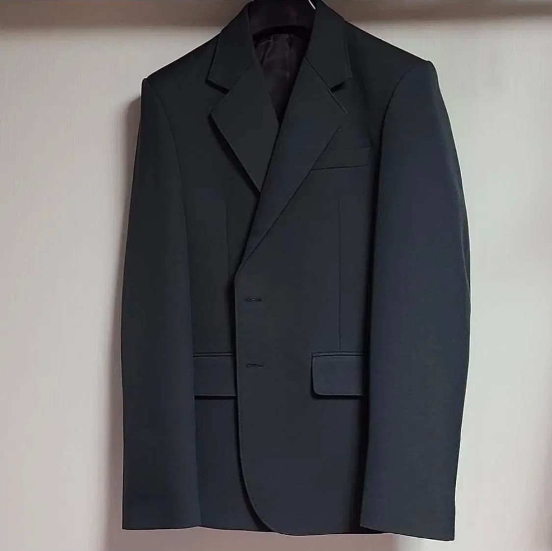 르메르 다크 그레이 자켓 판매합니다 상품이미지2