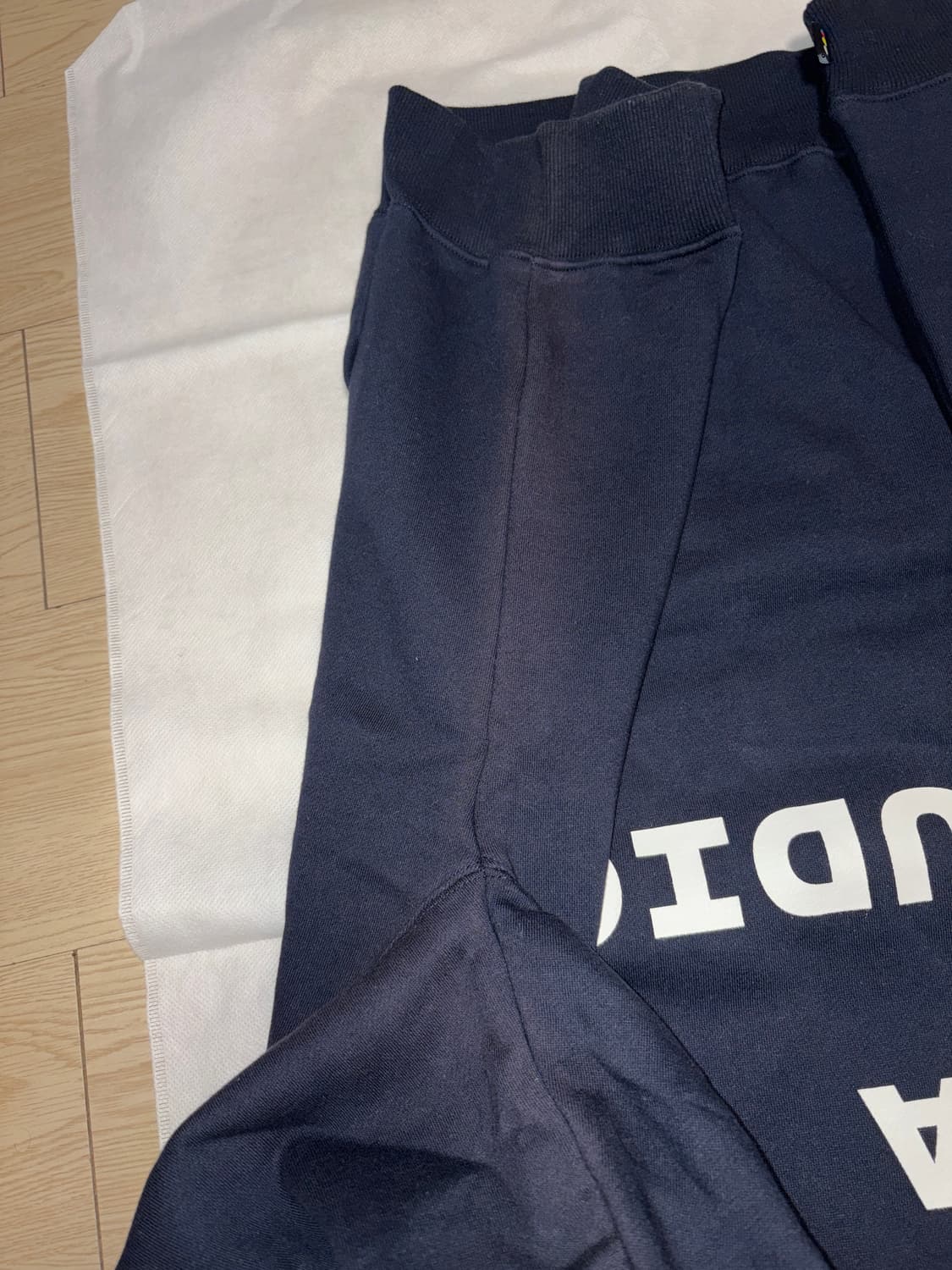 IAB studio 아이앱 스튜디오 21SS 후드티 네이비 판매합니다. 상품이미지7