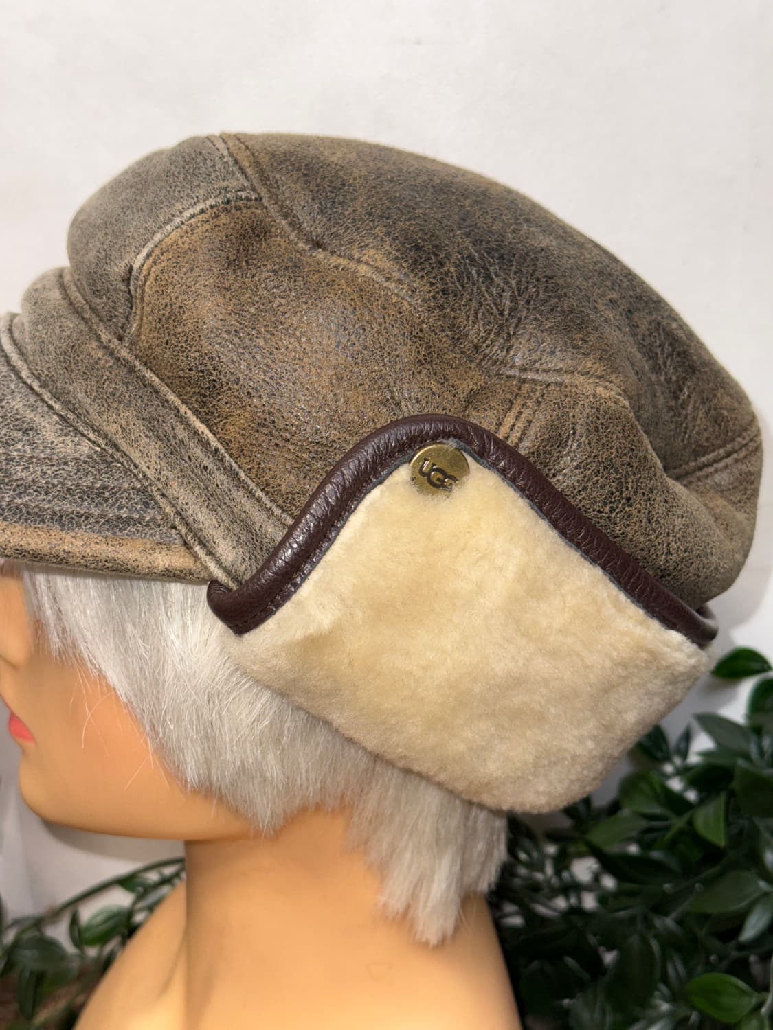UGG ash brown lamb skin/ fur trapper hat 상품이미지3