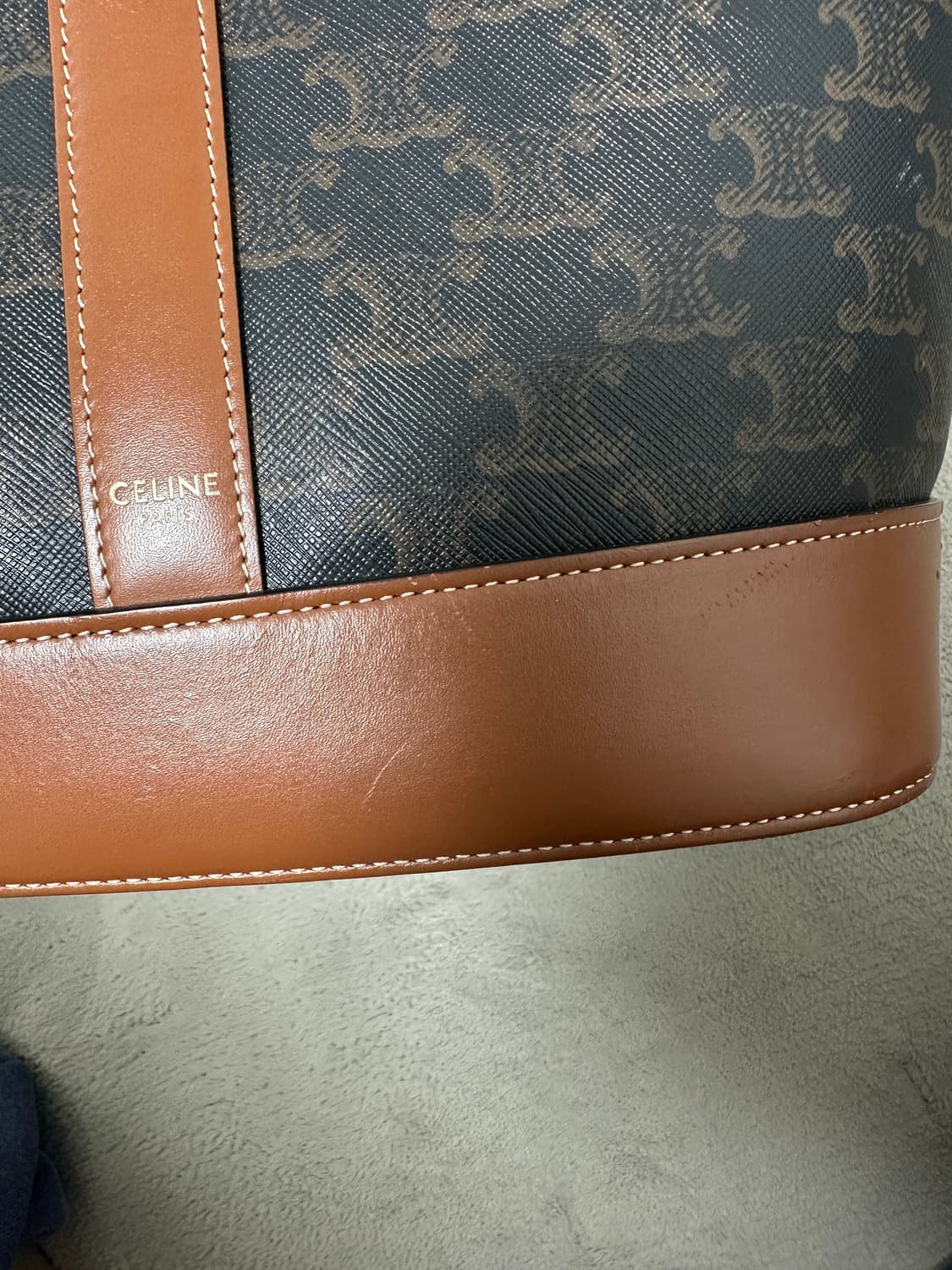 셀린느 트리옹프 버킷백 미디움 상품이미지4