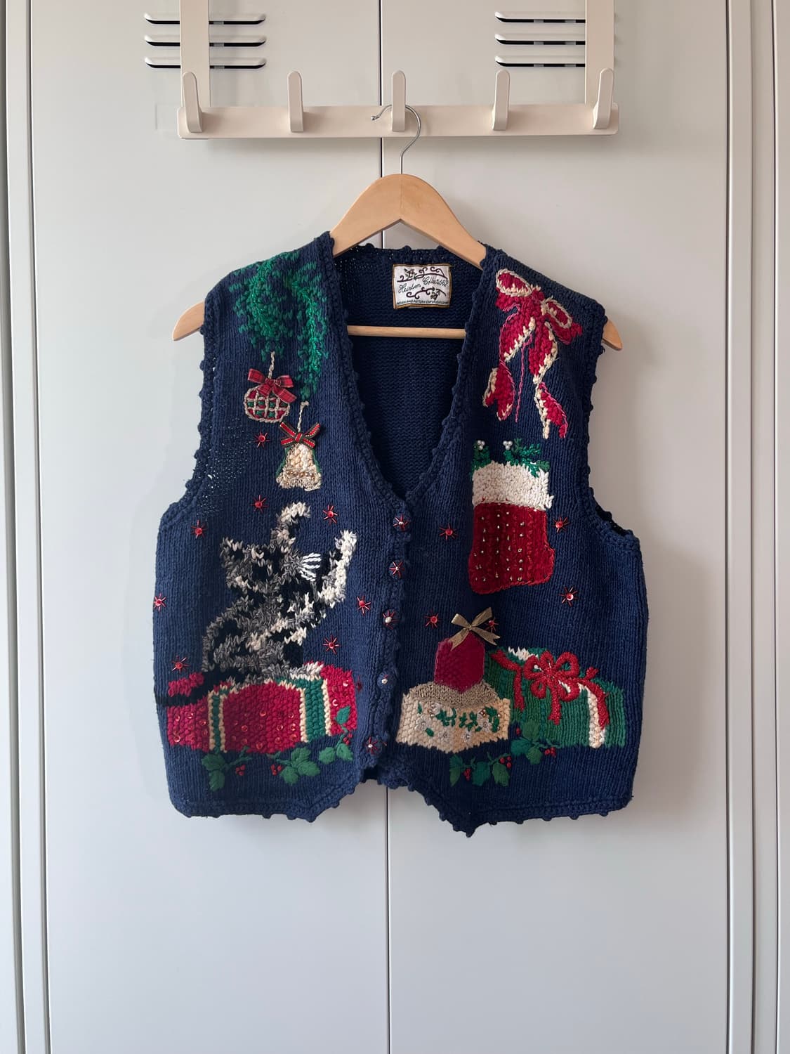 Heirloom collection 크리스마스 고양이 자수 니트 조끼 상품이미지1