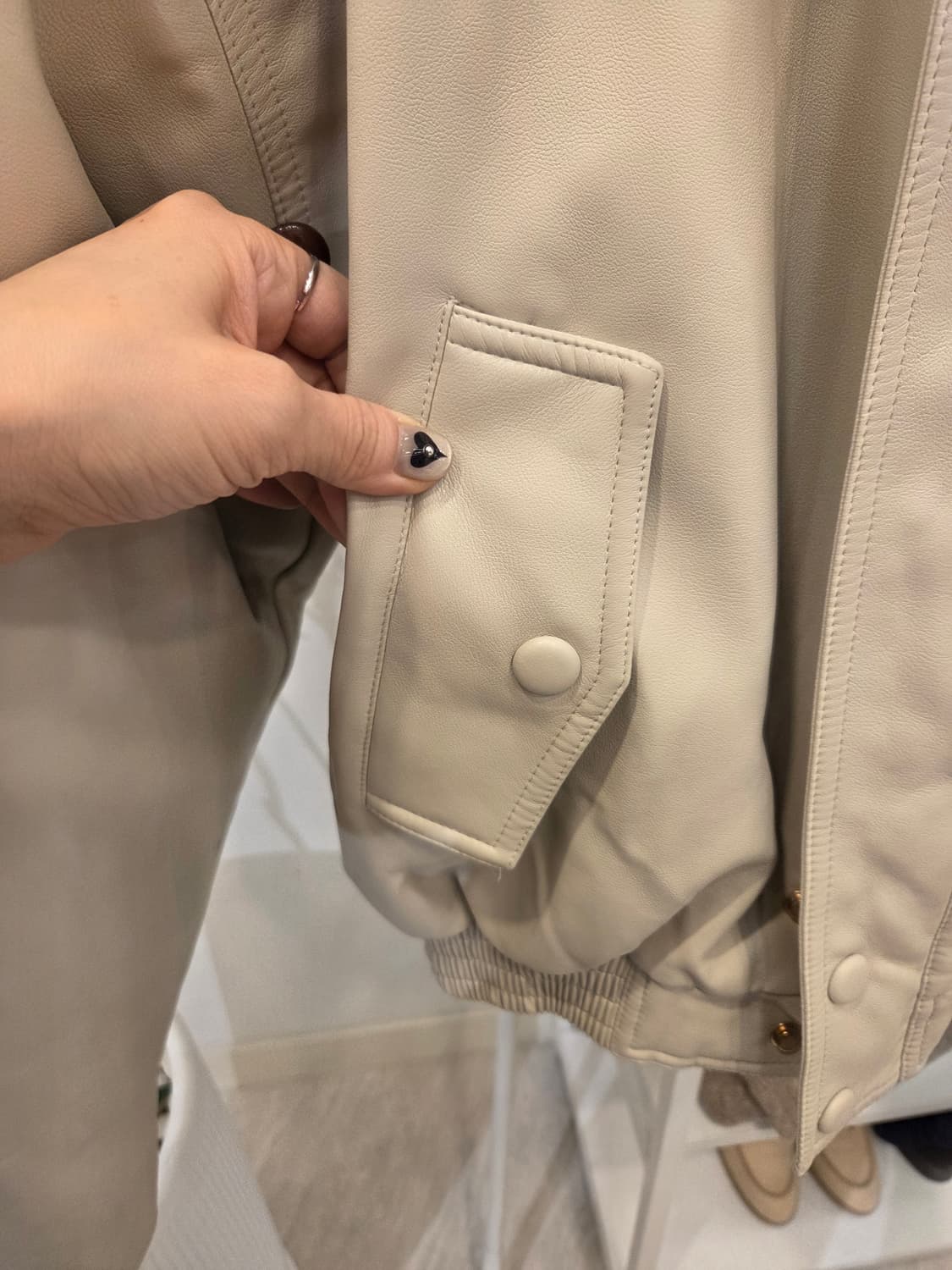 레이디볼륨 비건레더 패딩 점퍼 상품이미지4