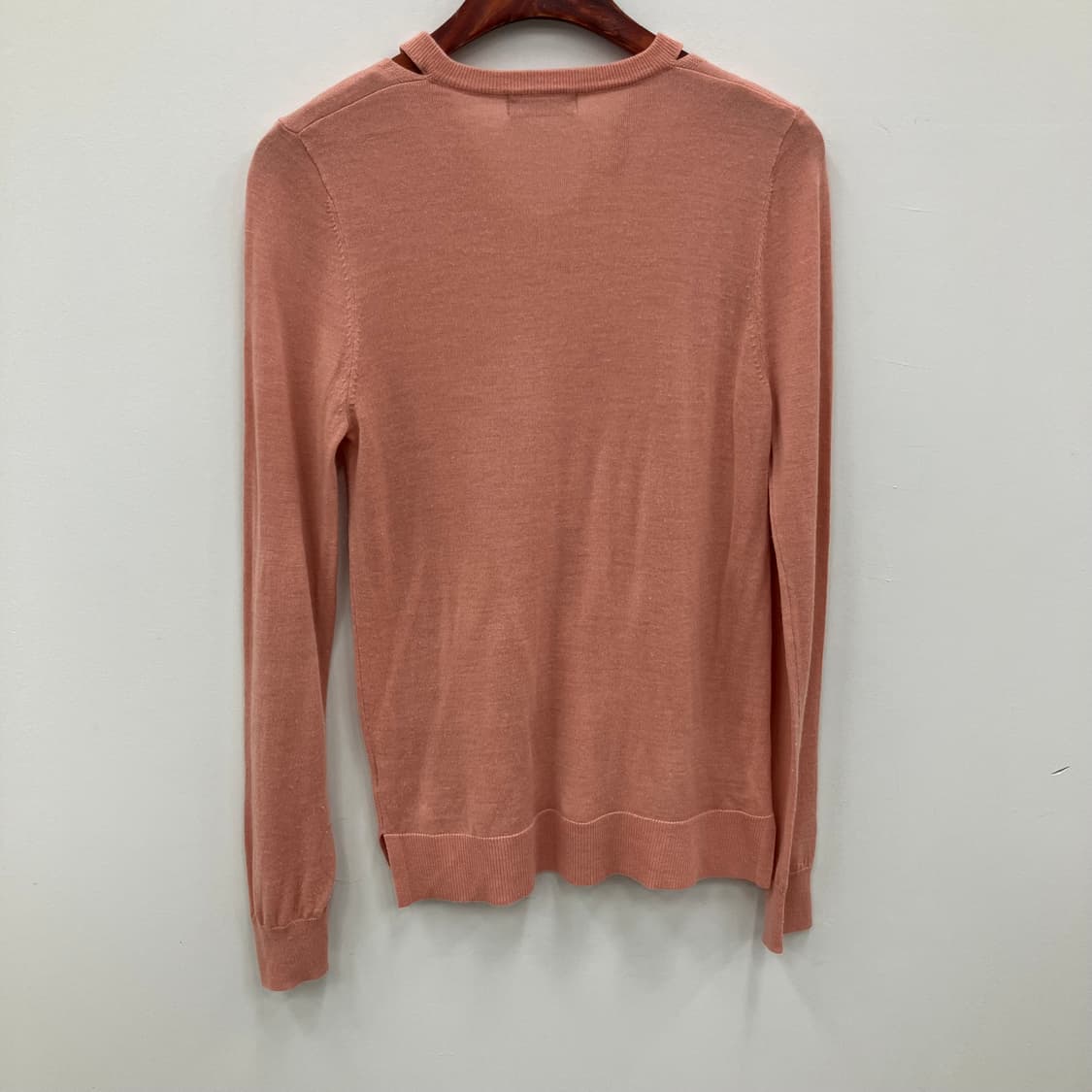 띠어리 피치 메리노 울 브이넥 니트 스웨터 상품이미지2