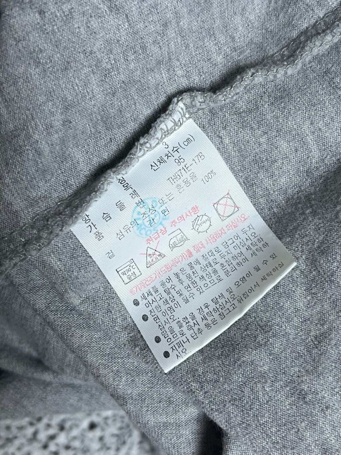 라코스테 브이넥 슬림핏 반팔티 (그레이) 상품이미지3
