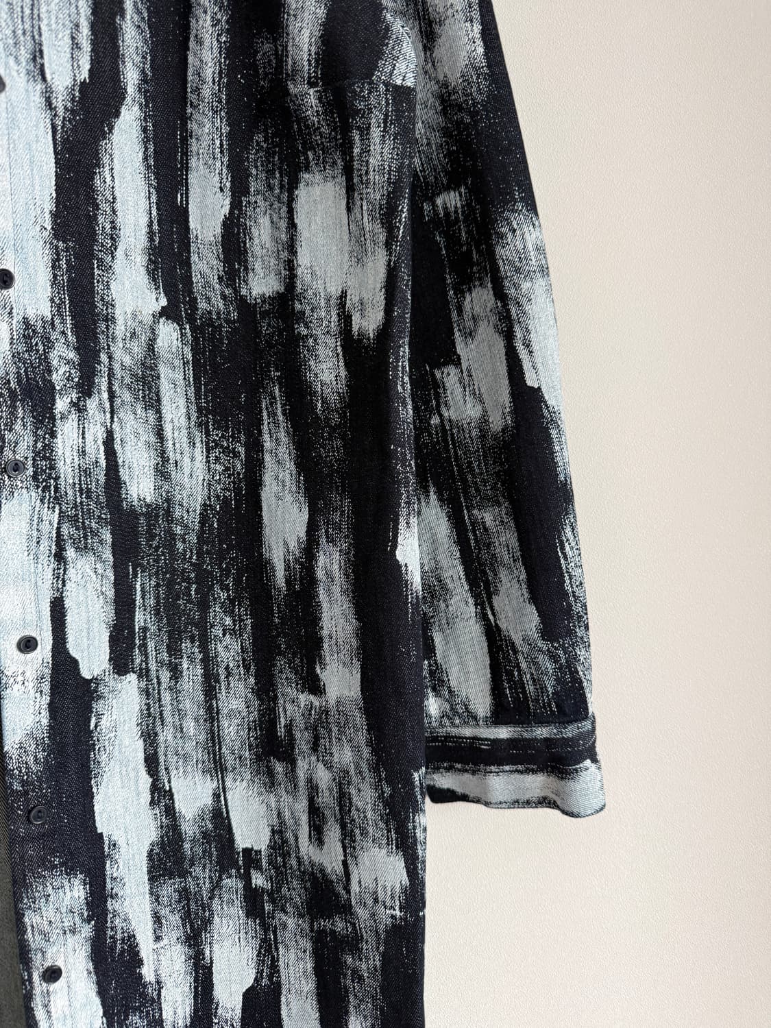 코스(COS) 데님 페인팅 롱 셔츠 상품이미지3