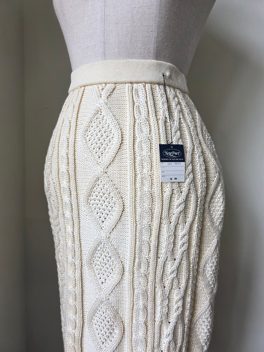 미착용 새상품 아이보리 케이블 니트 스커트 상품이미지2