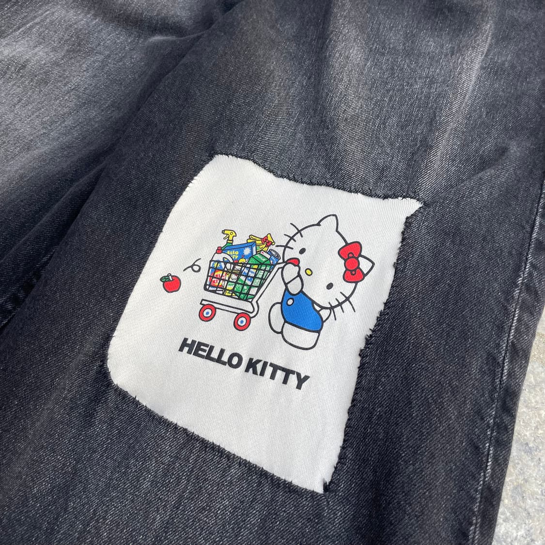 헬로키티 커스텀 h&m 슈퍼배기 데님 상품이미지2
