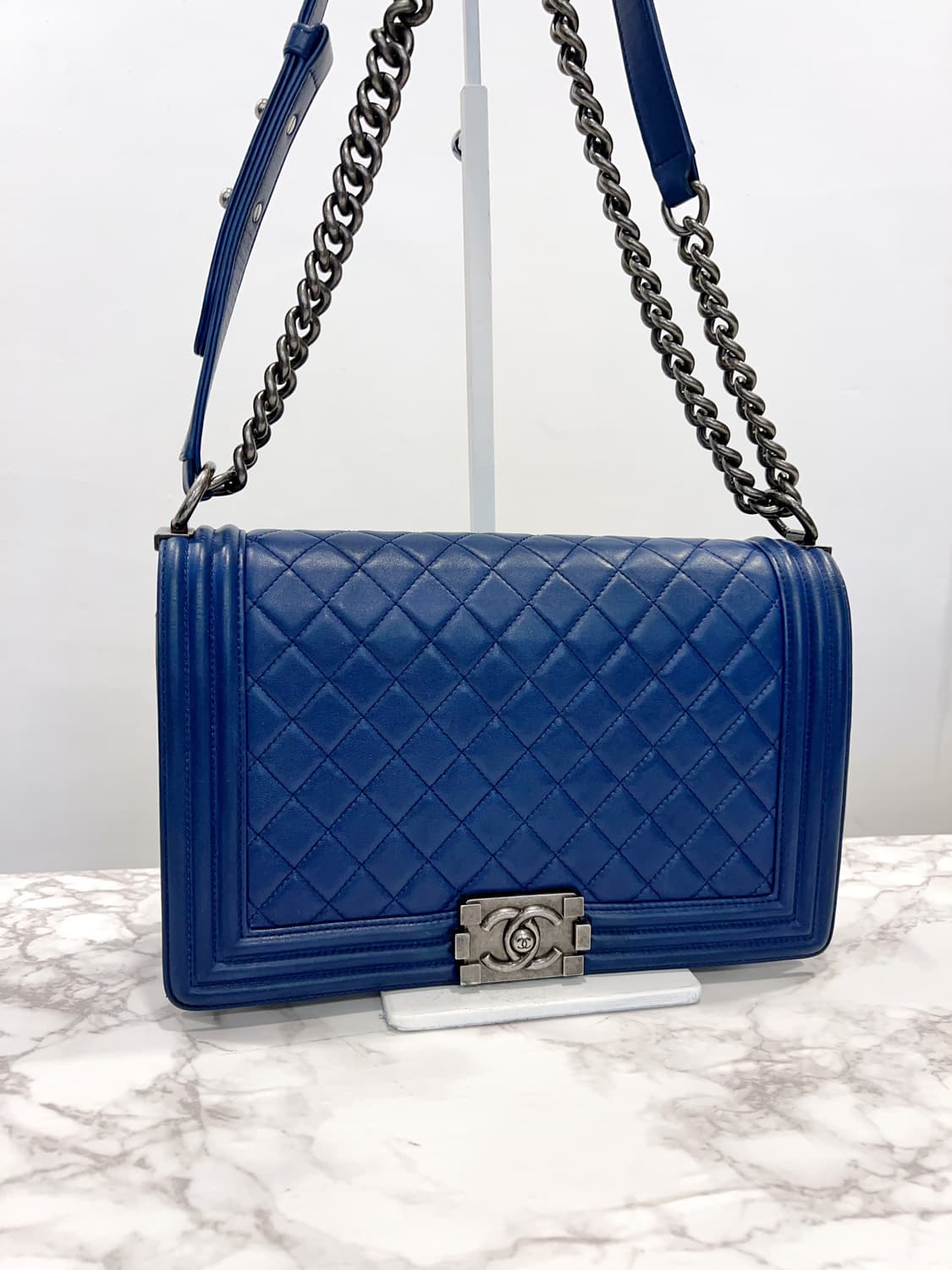 CHANEL 샤넬 보이백 뉴미듐/라자 상품이미지2