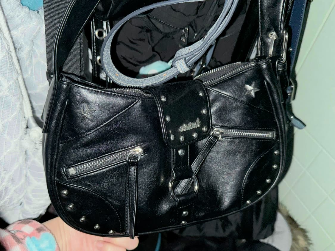 크랭크 스터드 숄더백 블랙 / crank 크로스백 벨티백 락시크 상품이미지2