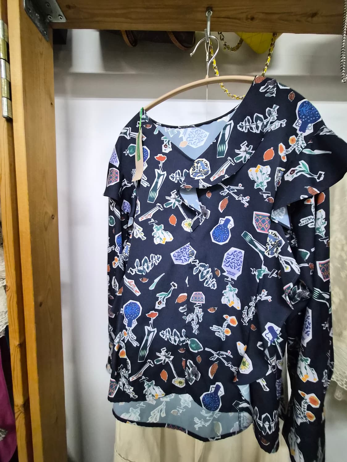 베네통 프릴 블라우스. 자라 와이드 카고팬츠 상품이미지2