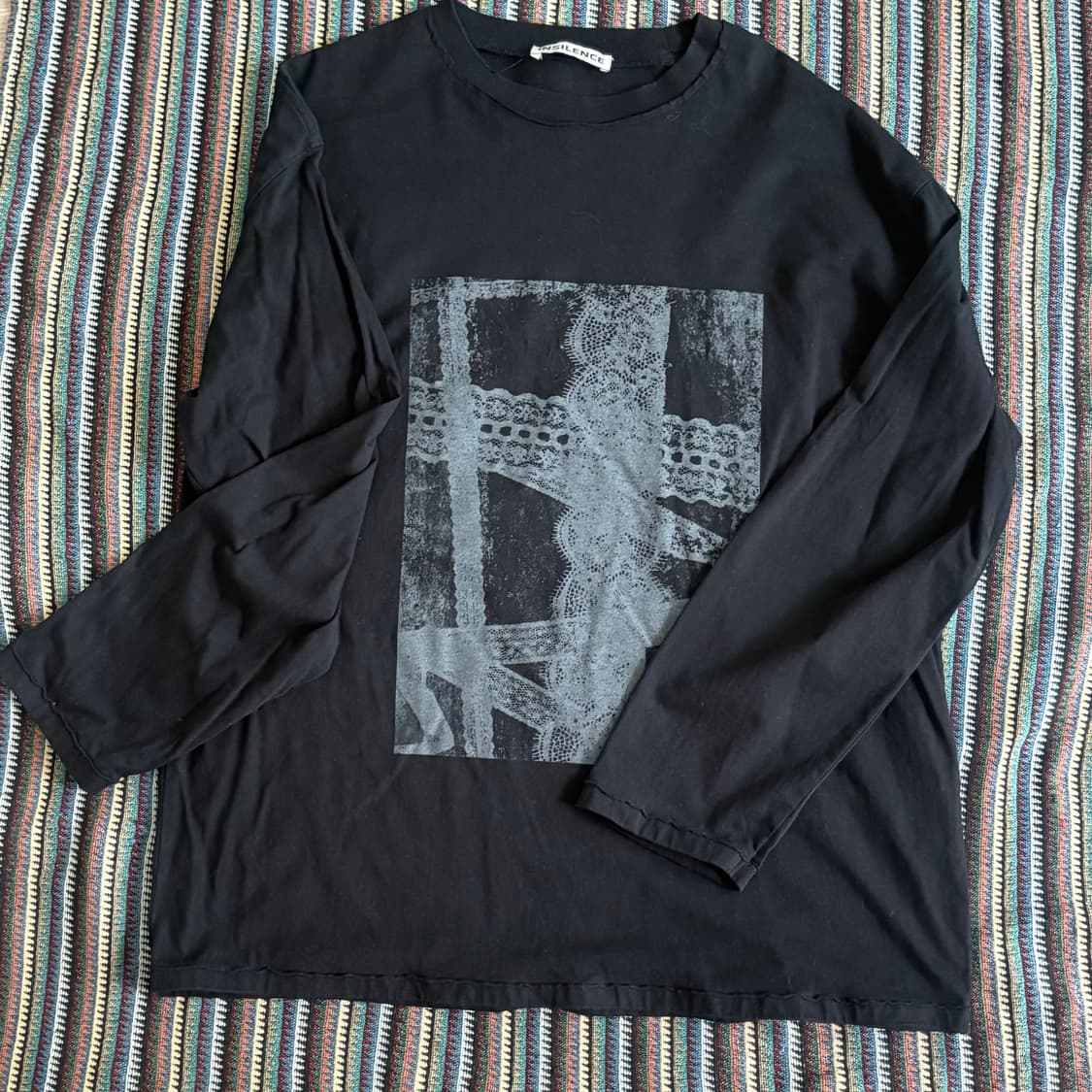 인사일런스 레이스 프린티드 롱슬리브 블랙 상품이미지1