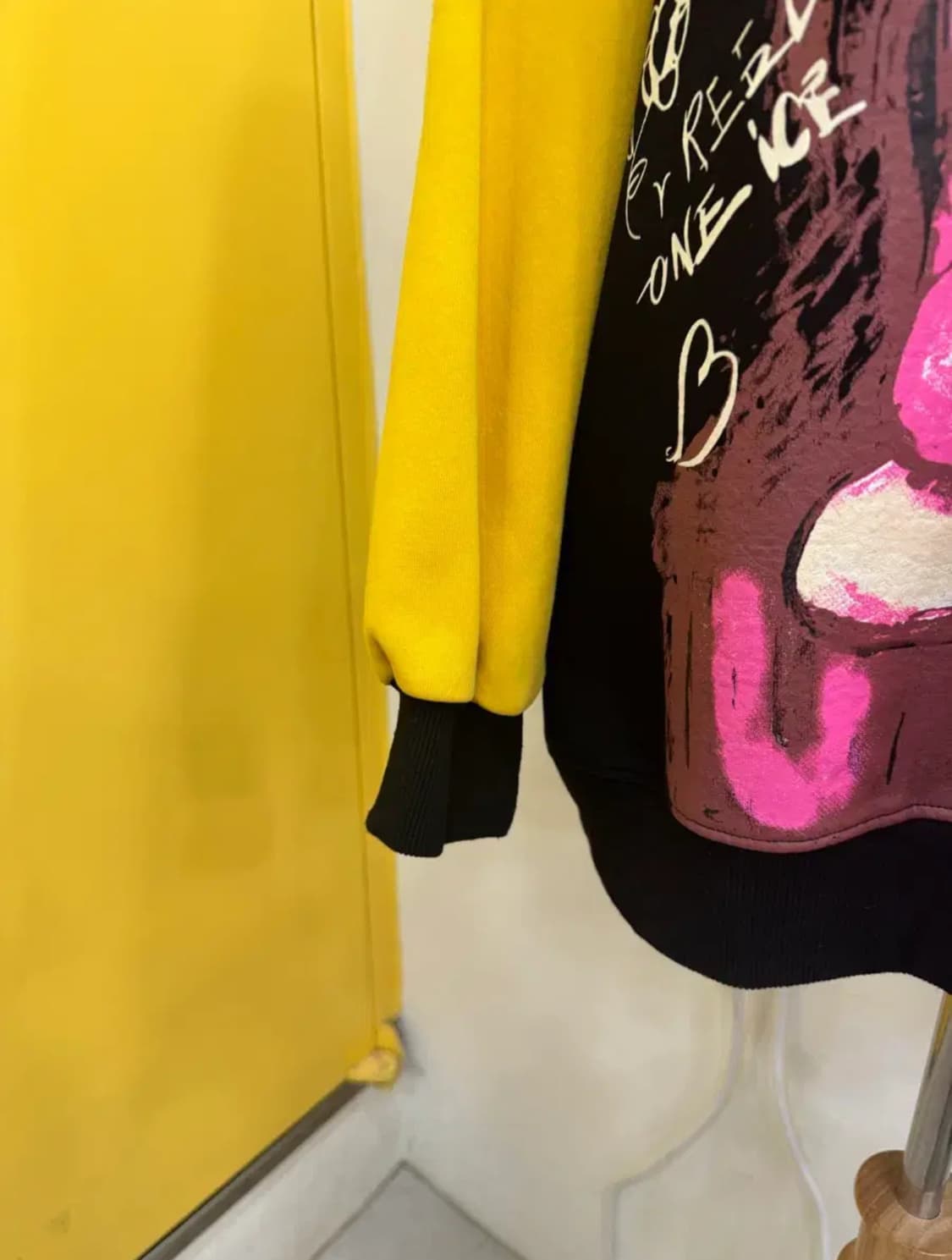 ARIAVIGA × UMHK 콜라보 그래픽 맨투맨/배색오버핏 상품이미지5