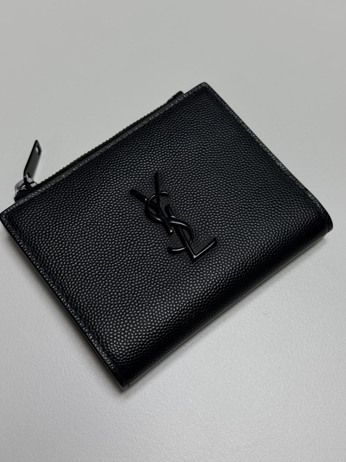 생로랑 그란 드 뿌드르 모노그램 반지갑 블랙  상품이미지2