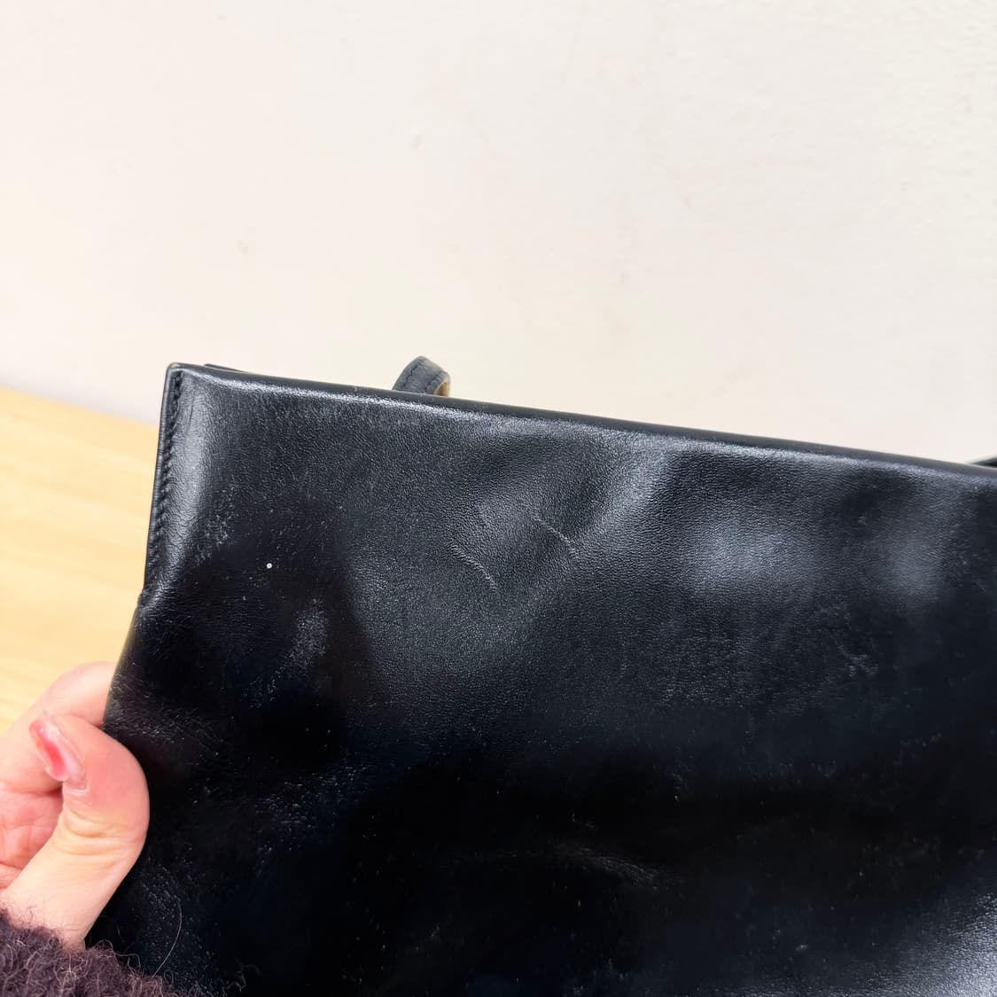 살바토레 페라가모 크로스백 바라 간치니 메탈 로고 플랩 디테일 블랙 상품이미지7