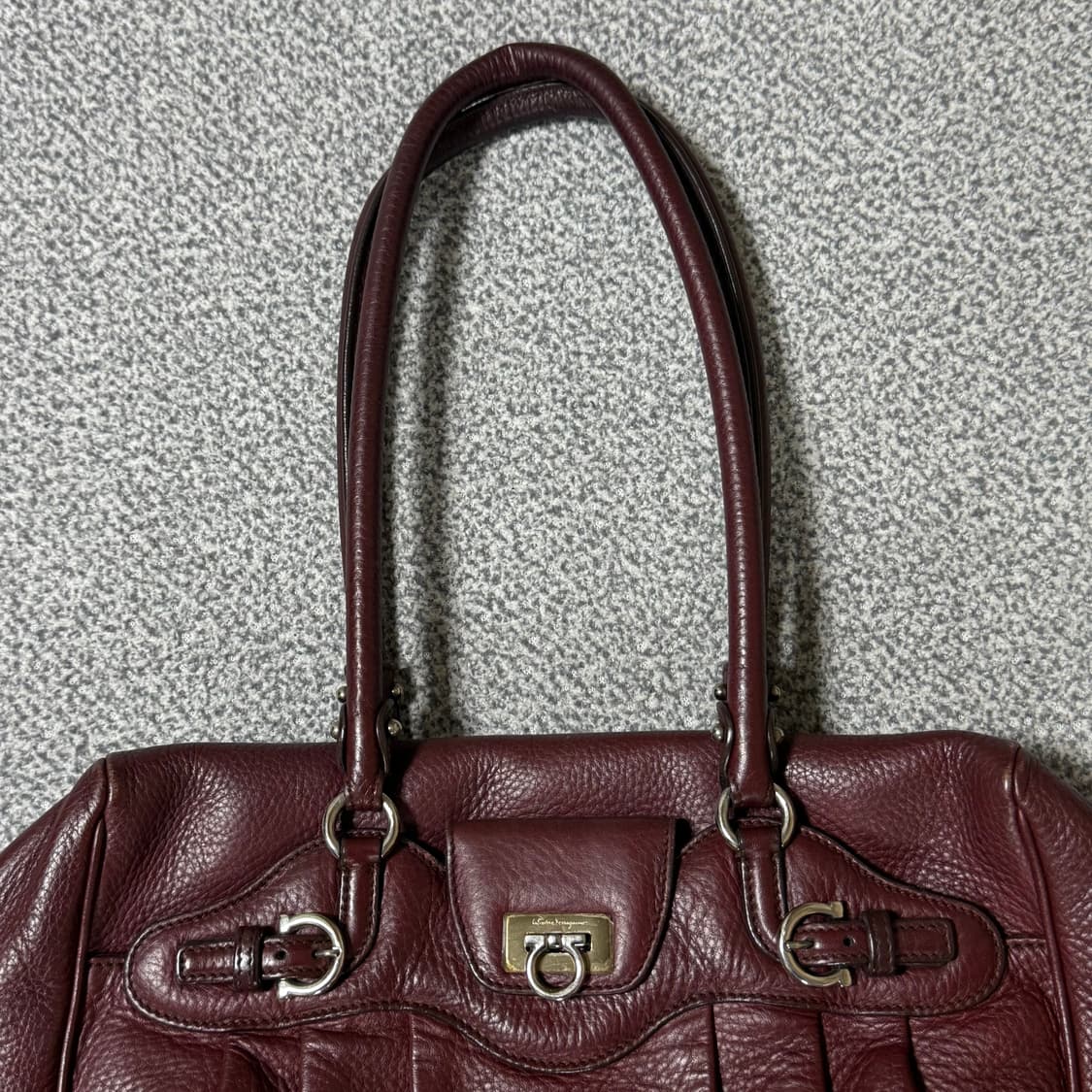 페레가모 간치니 숄더백 버건디 상품이미지3