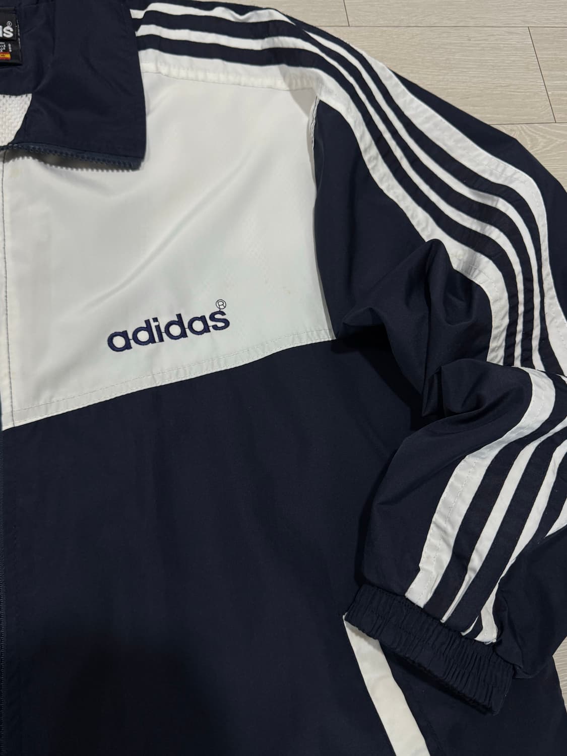 아디다스 올드스쿨 흰검 범고래 빅로고 바람막이 상품이미지4