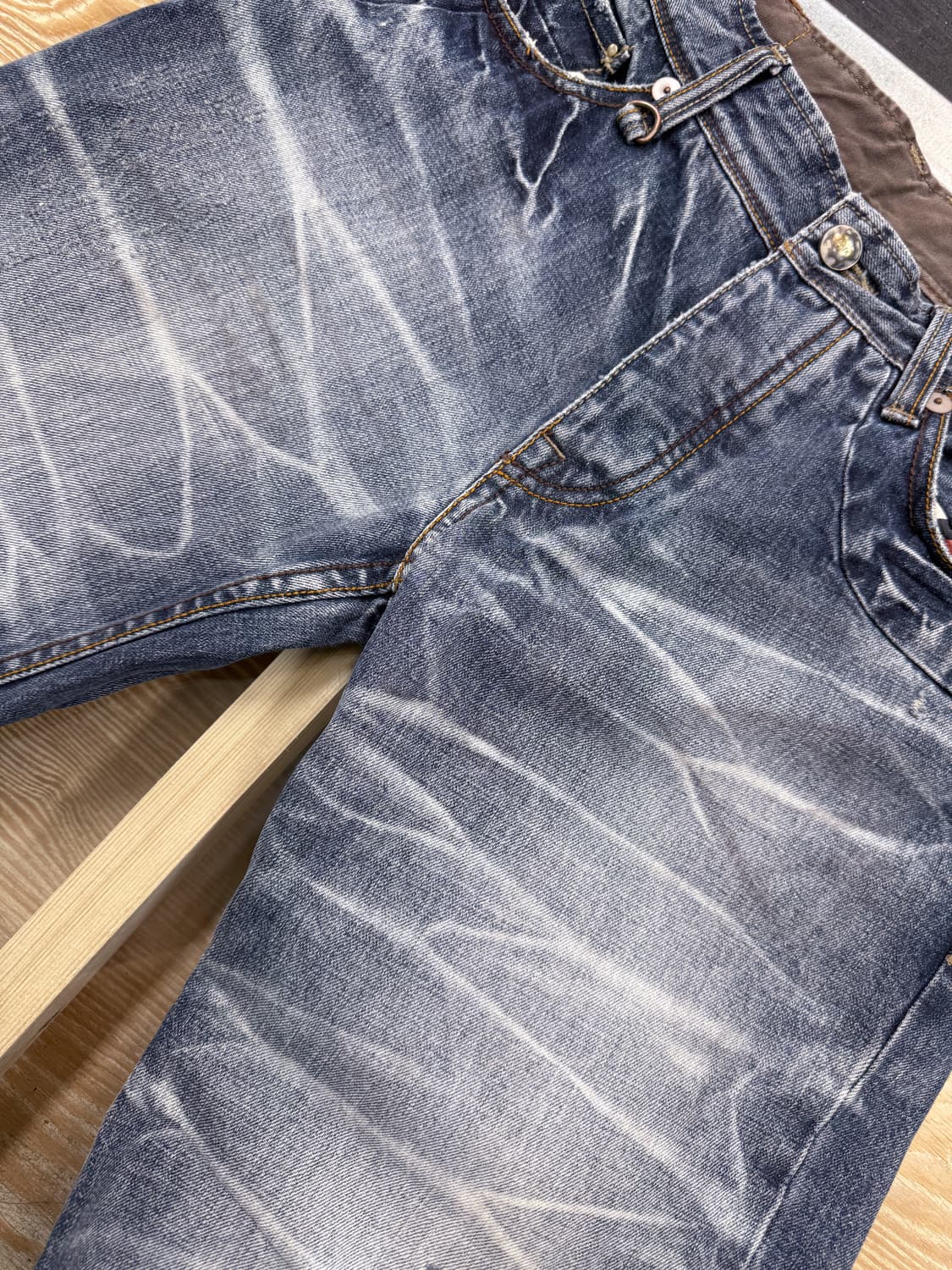 아르마니 익스체인지 이글 엠브로이더드 페인트 데님 상품이미지9