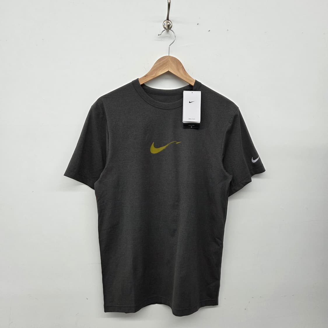 나이키 스우시 반팔 티셔츠 회색 남m 상품이미지1