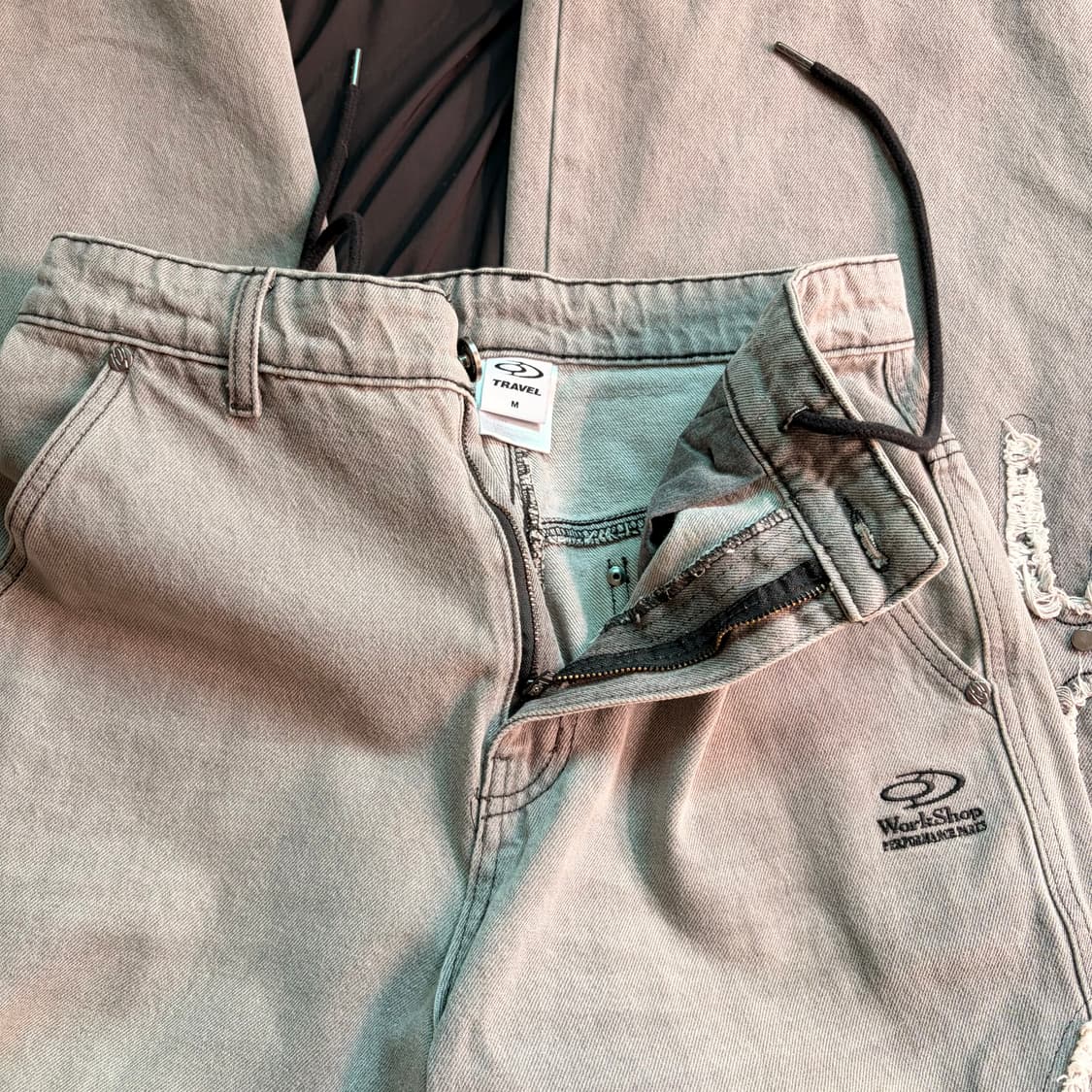  트래블 아플리케 데님 팬츠 블랙 상품이미지1