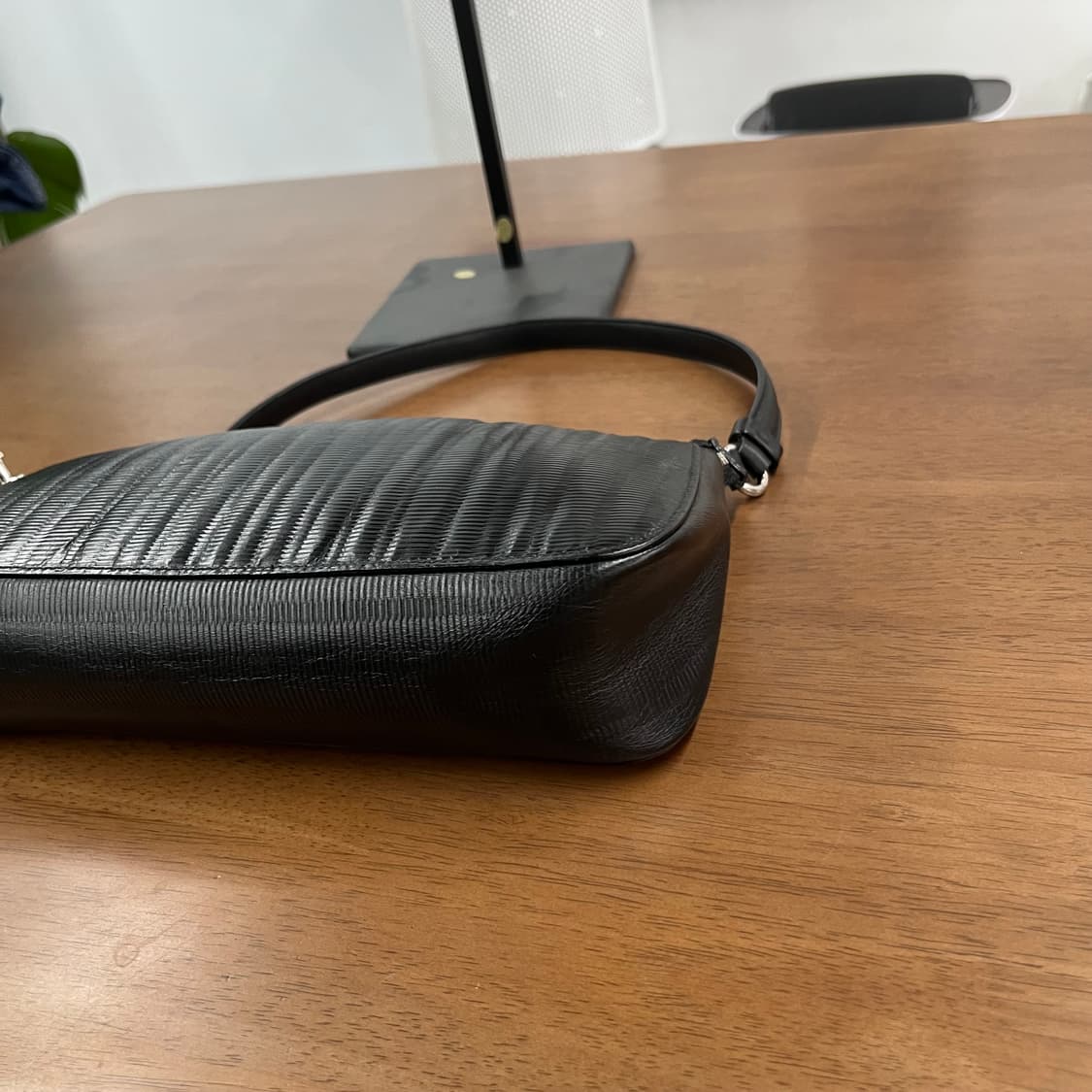 페레가모 레더 숄더백 상품이미지5