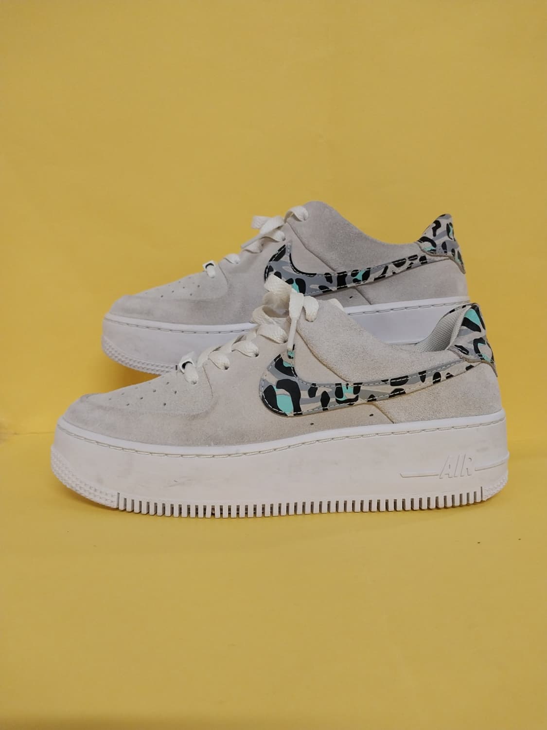 여성 나이키 에어포스1 세이지 화이트 레오파드 운동화 (245) 상품이미지1