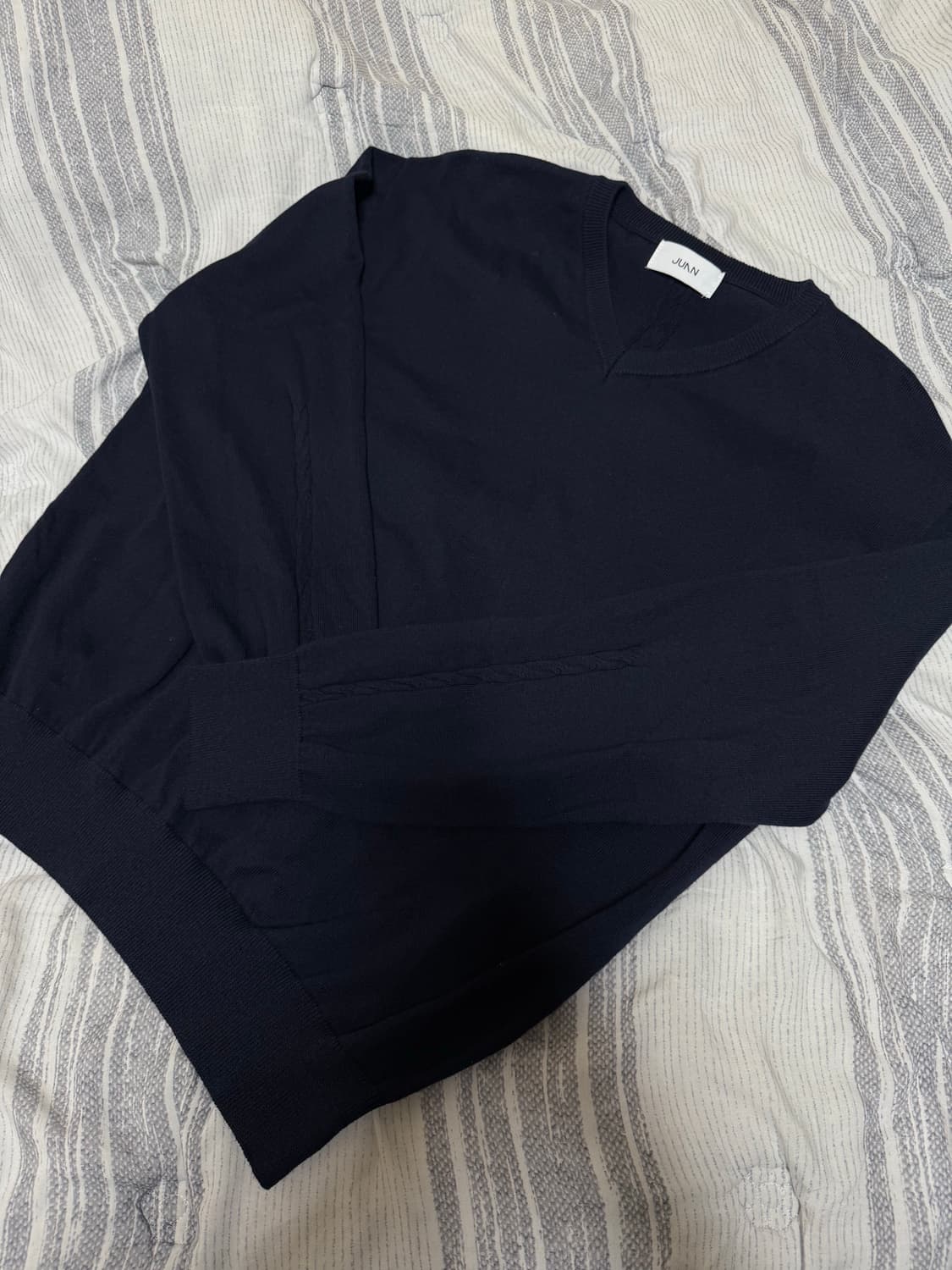 (L) 주앙옴므 리파인드 브이넥 니트 다크네이비 상품이미지3