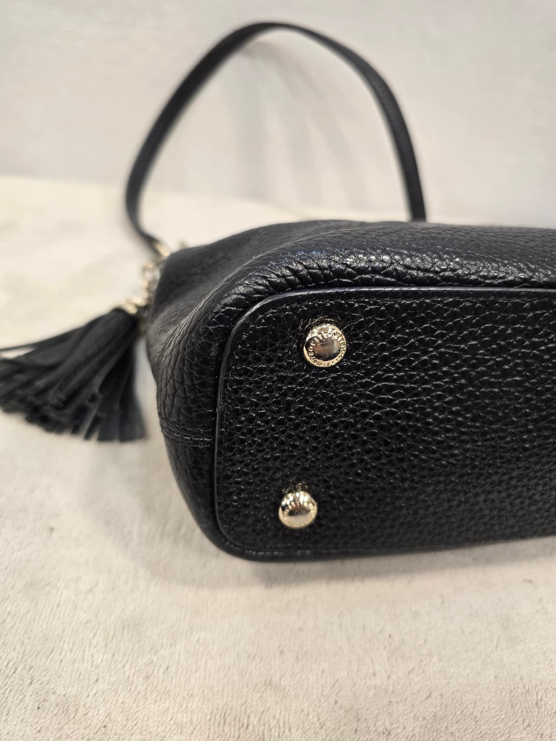 메트로시티 블랙 가죽 숄더백 태슬 장식 상품이미지6
