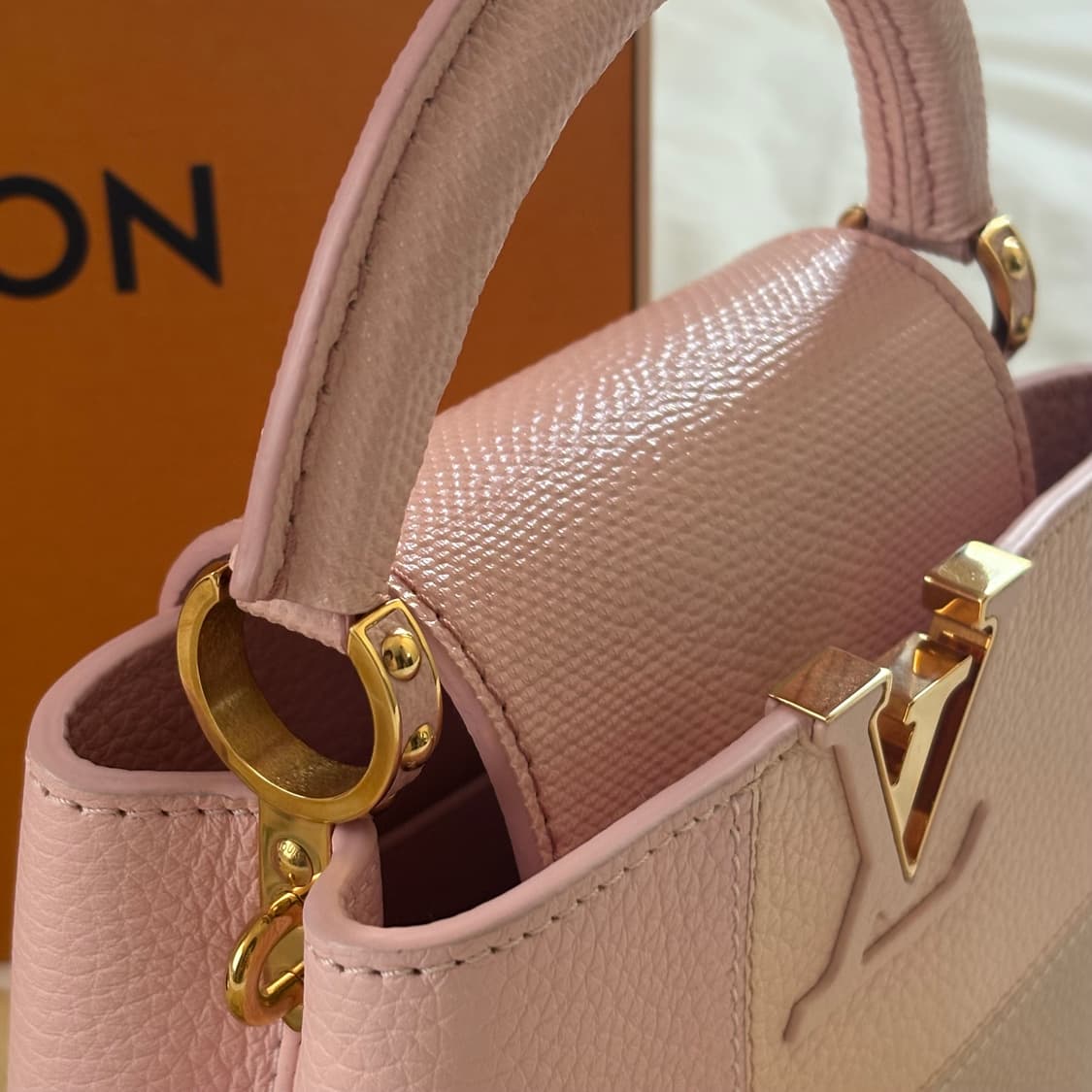(⚡️번개보증서 지참)루이비통 M59268 핑크 카퓌신 토뤼옹 토트백 상품이미지3