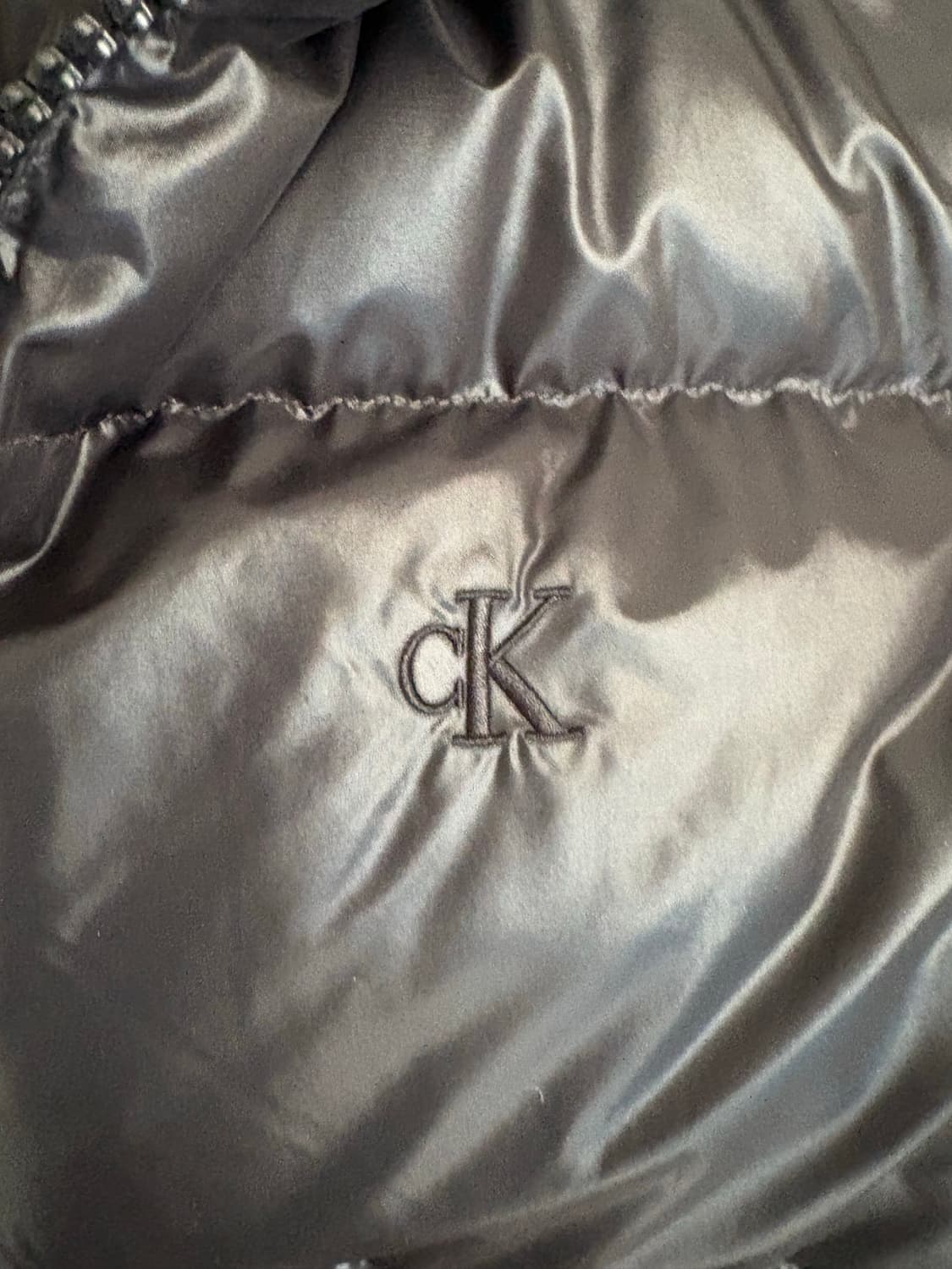 캘빈클라인 카라 글로시 다운 패딩 상품이미지3