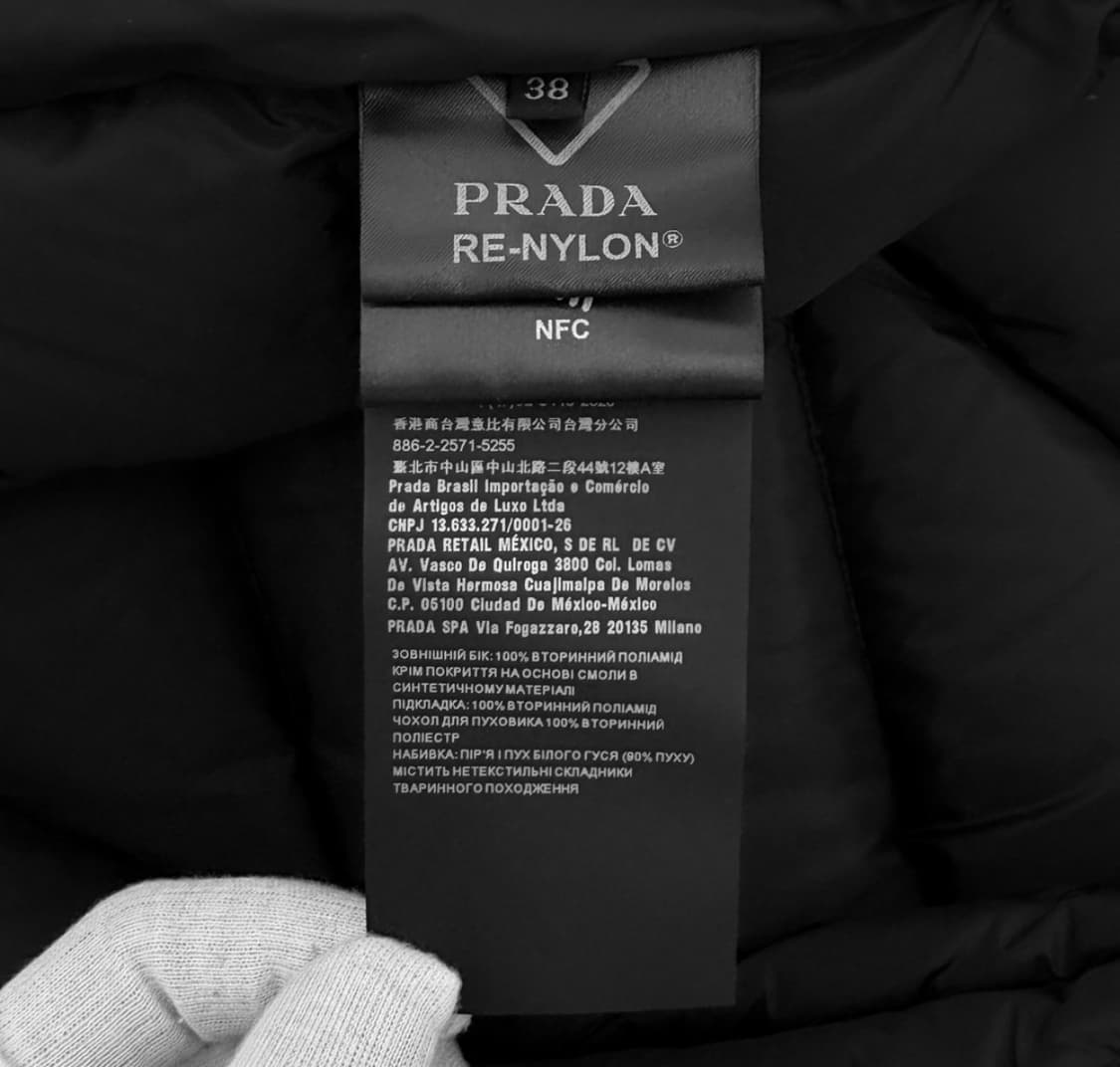 [38] 프라다 여성 리나일론 개버딘 후드 다운 패딩 자켓 블랙 상품이미지7