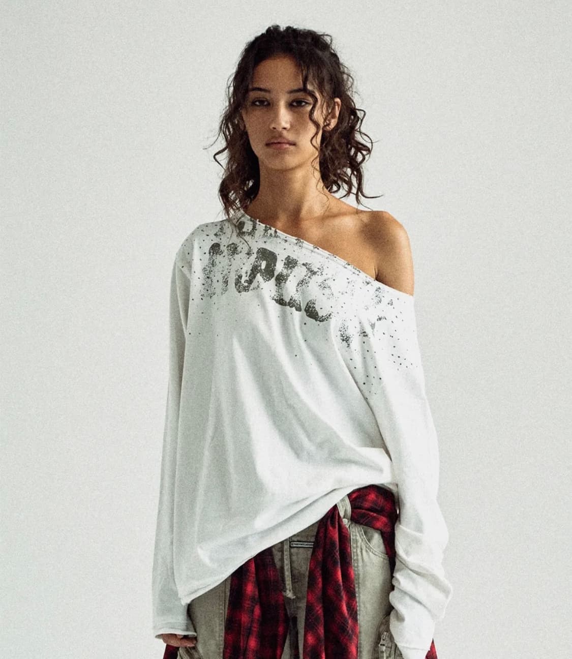 더바이닐하우스  UNBALANCE LS TEE  상품이미지2